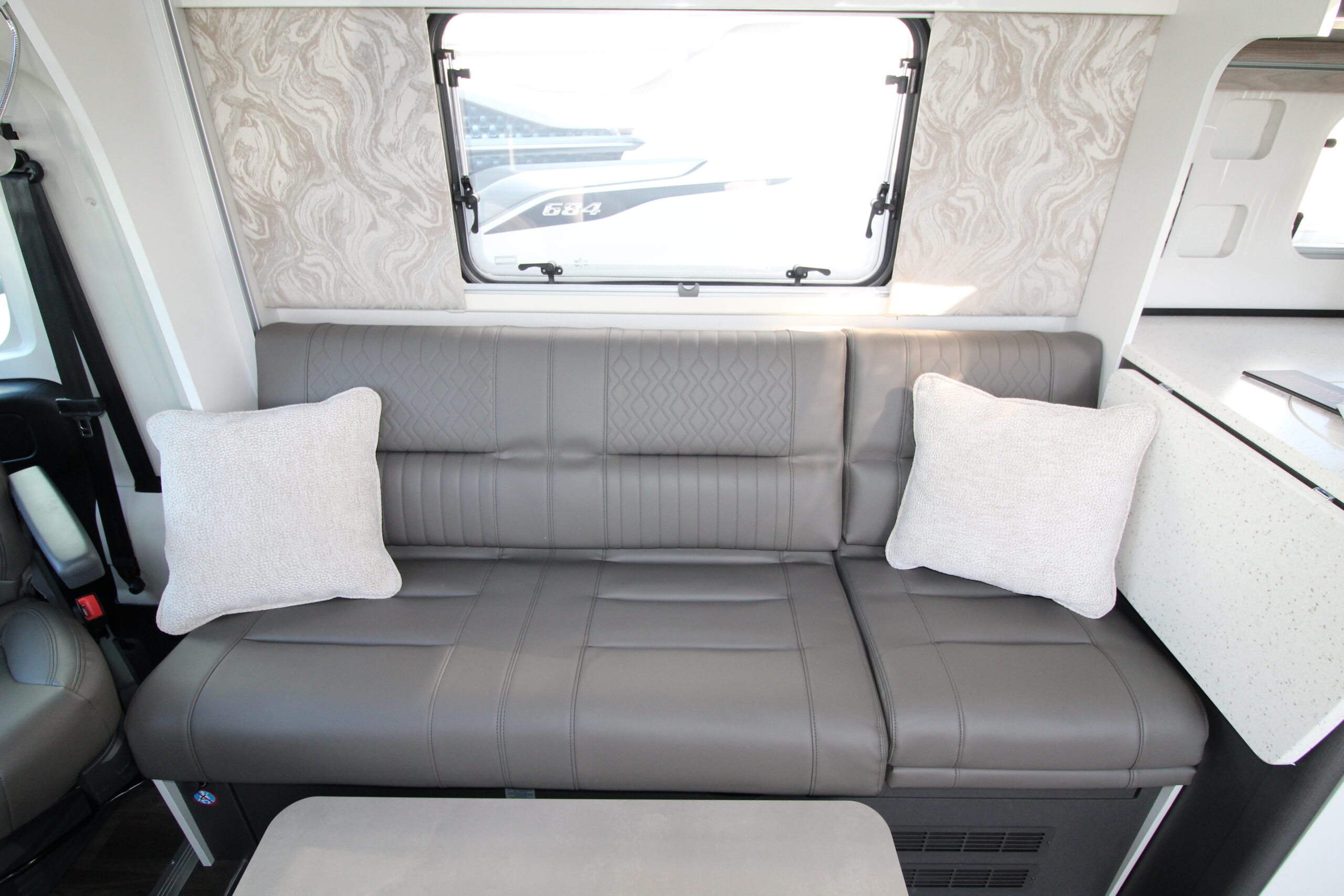 2026-escape-640-interior-8.jpg