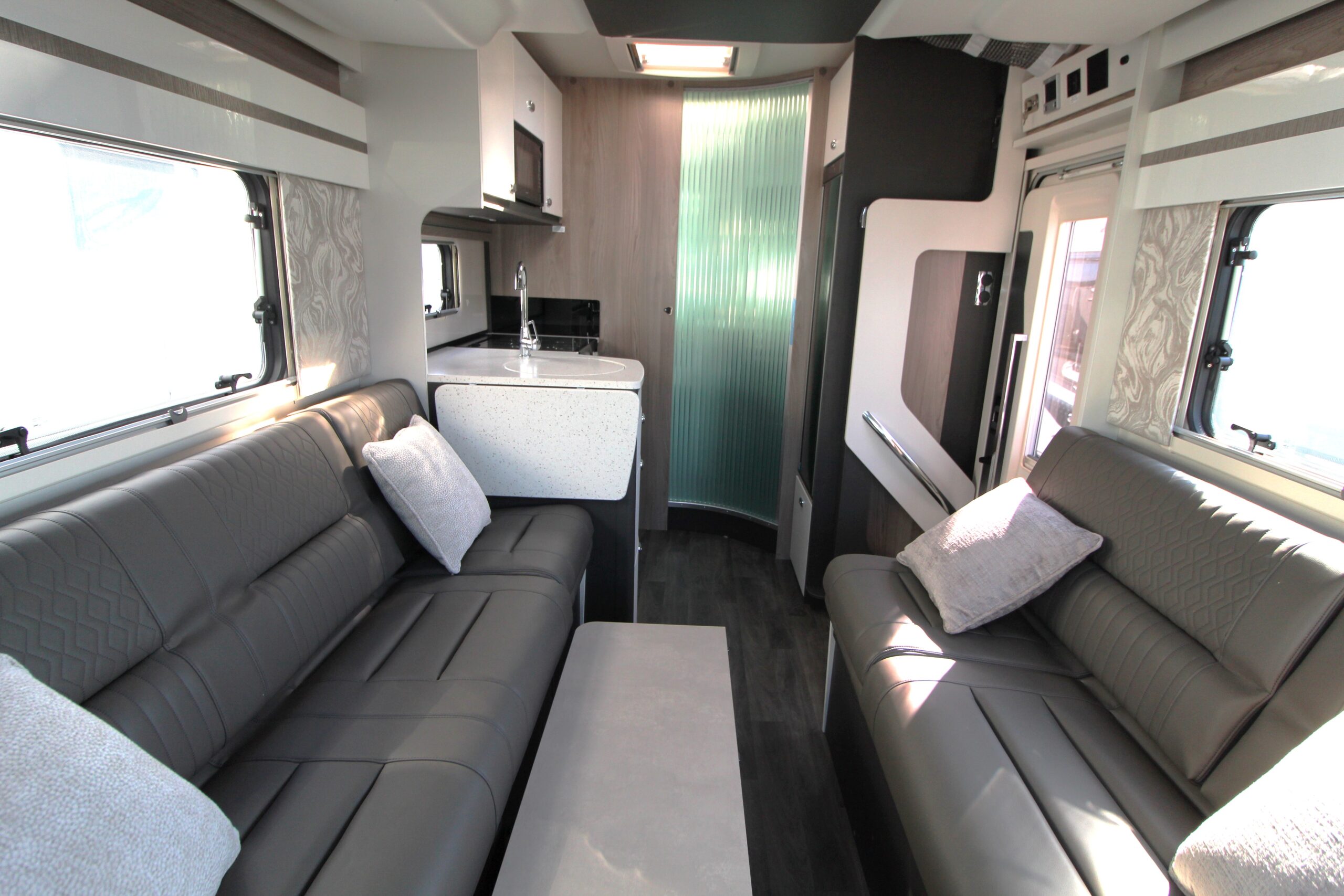 2026-escape-640-interior-9.jpg