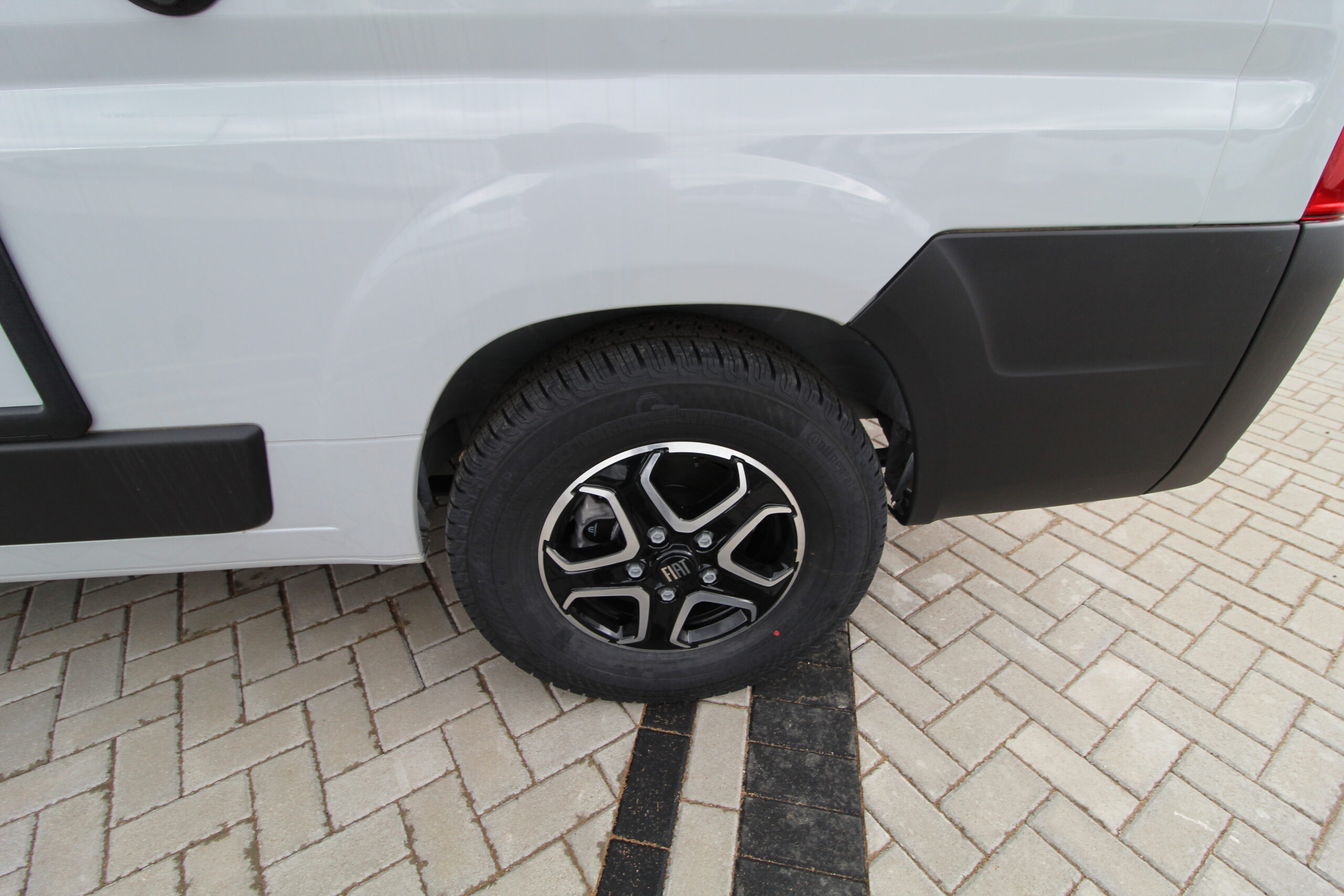 2026-florium-black-pearl-59lt-5.jpg