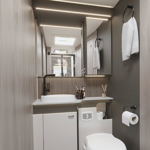 2026-kontiki-784-washroom.jpg