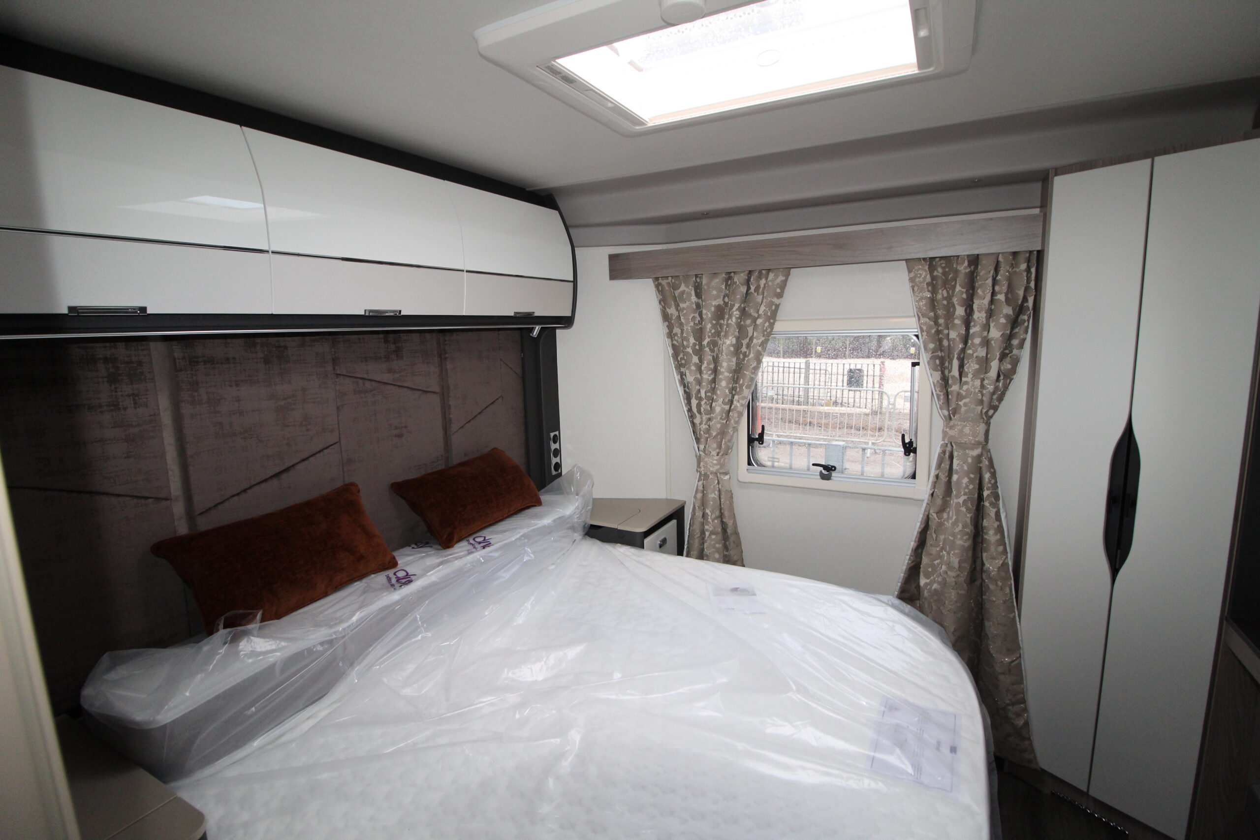 2026-swift-elegance-835-17.jpg