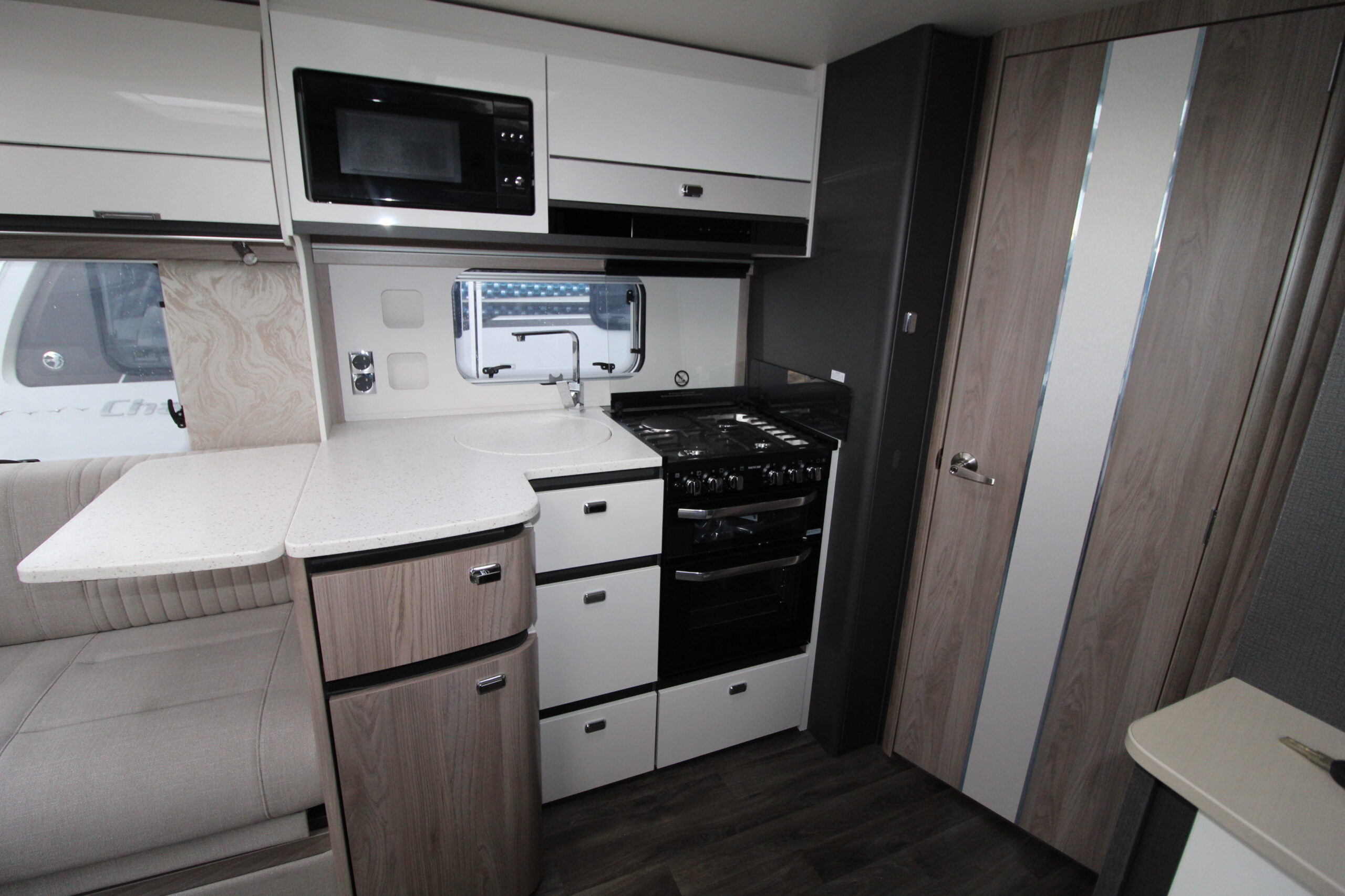 2026-swift-elegance-835-29.jpg