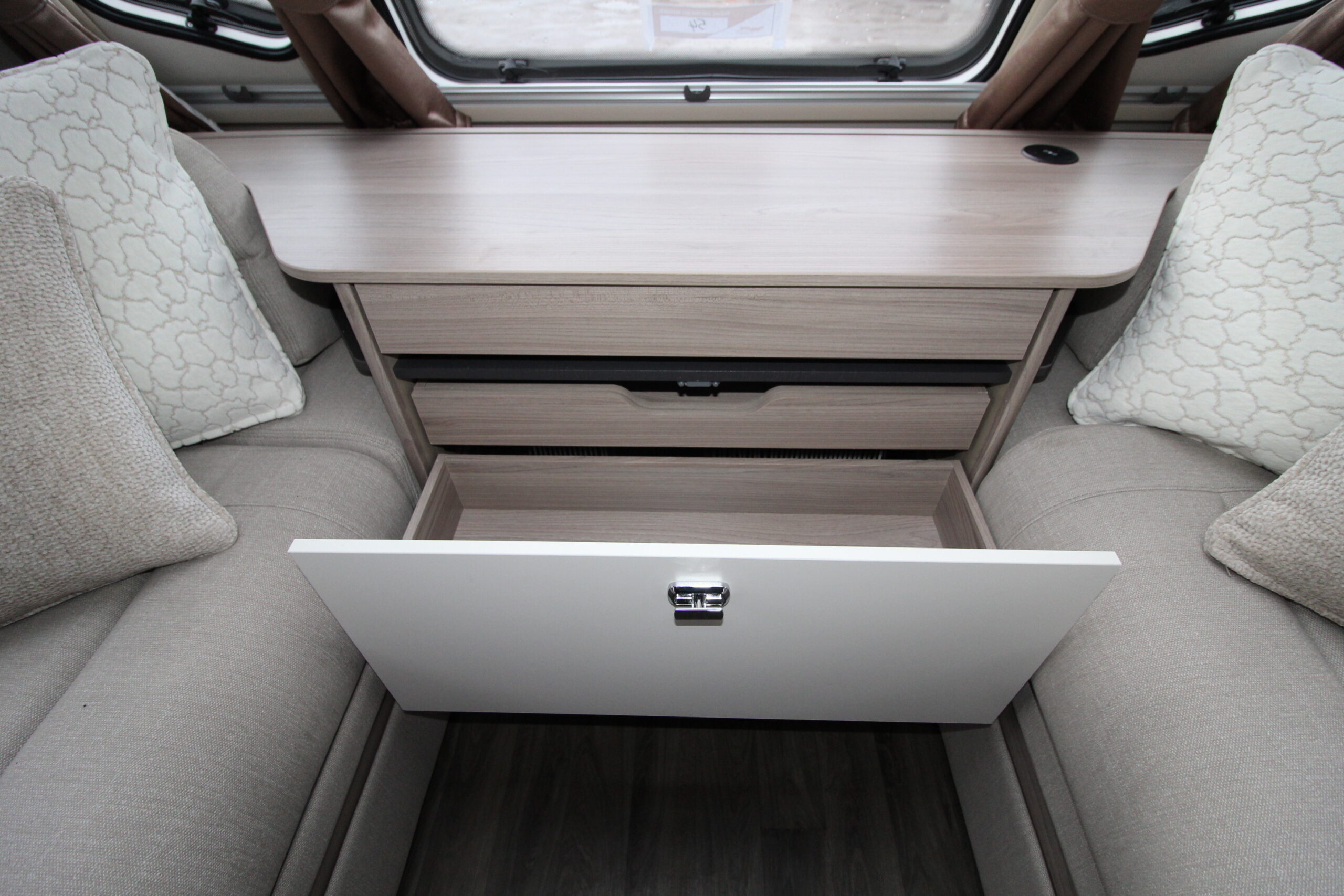 2026-swift-elegance-835-3.jpg