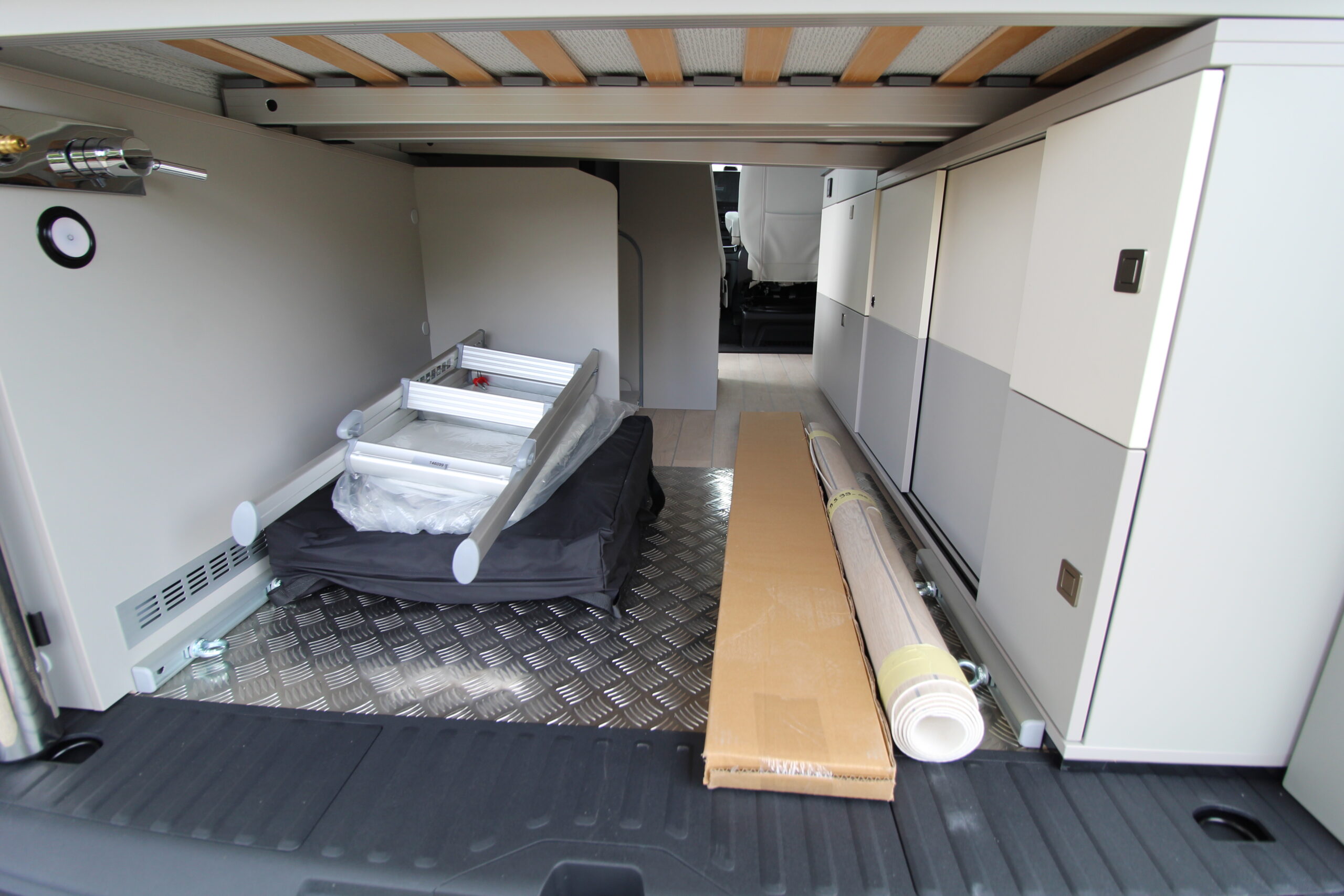 2026-westfalia-kipling-red-34.jpg