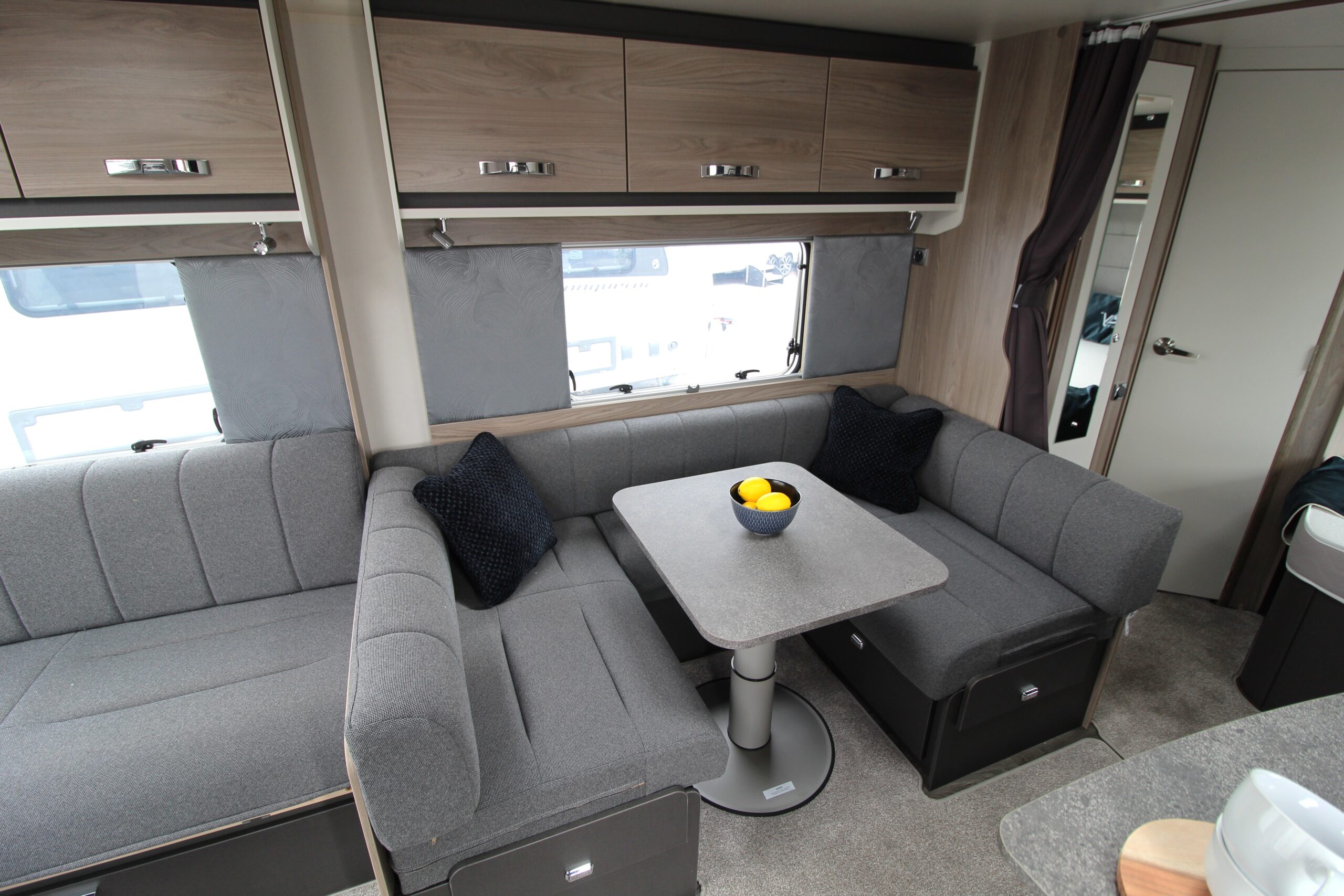 2027-challenger-grande-640-20.jpg