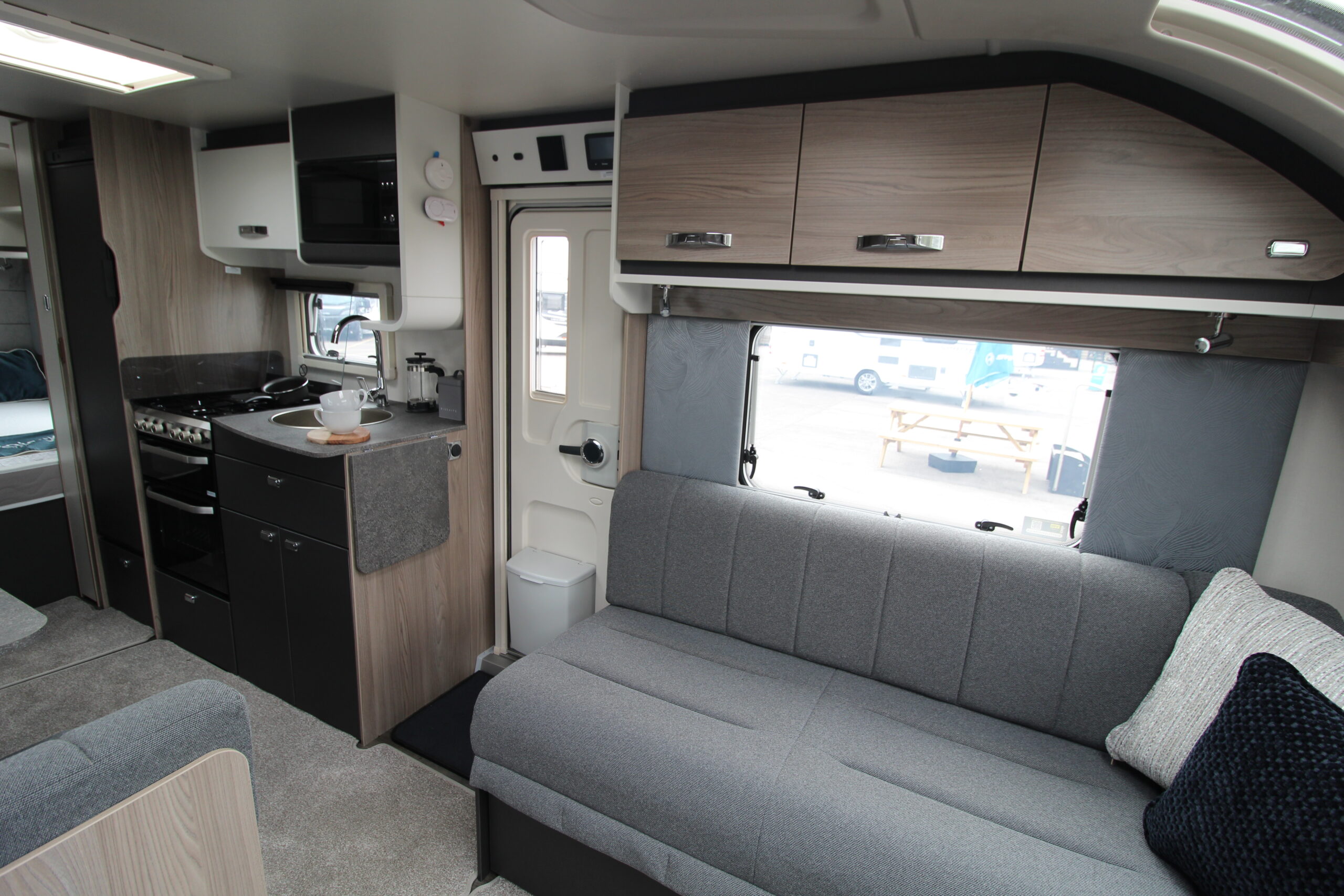 2027-challenger-grande-640-26.jpg