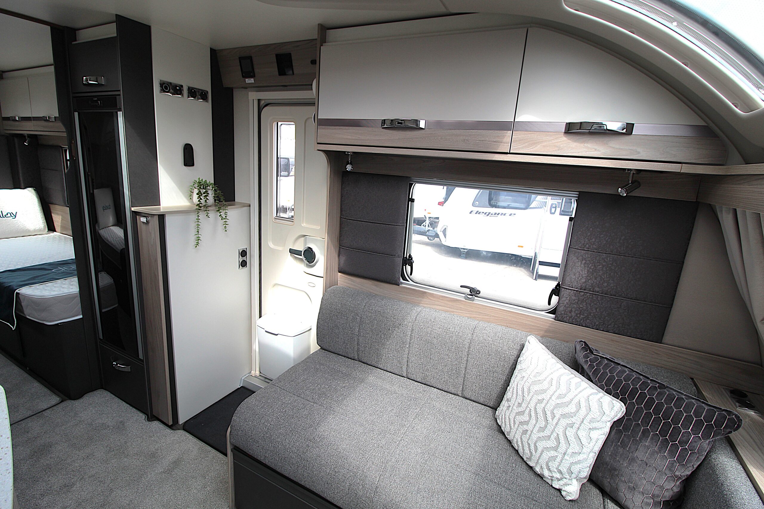 2027-conqueror-565-single-beds-16.jpg