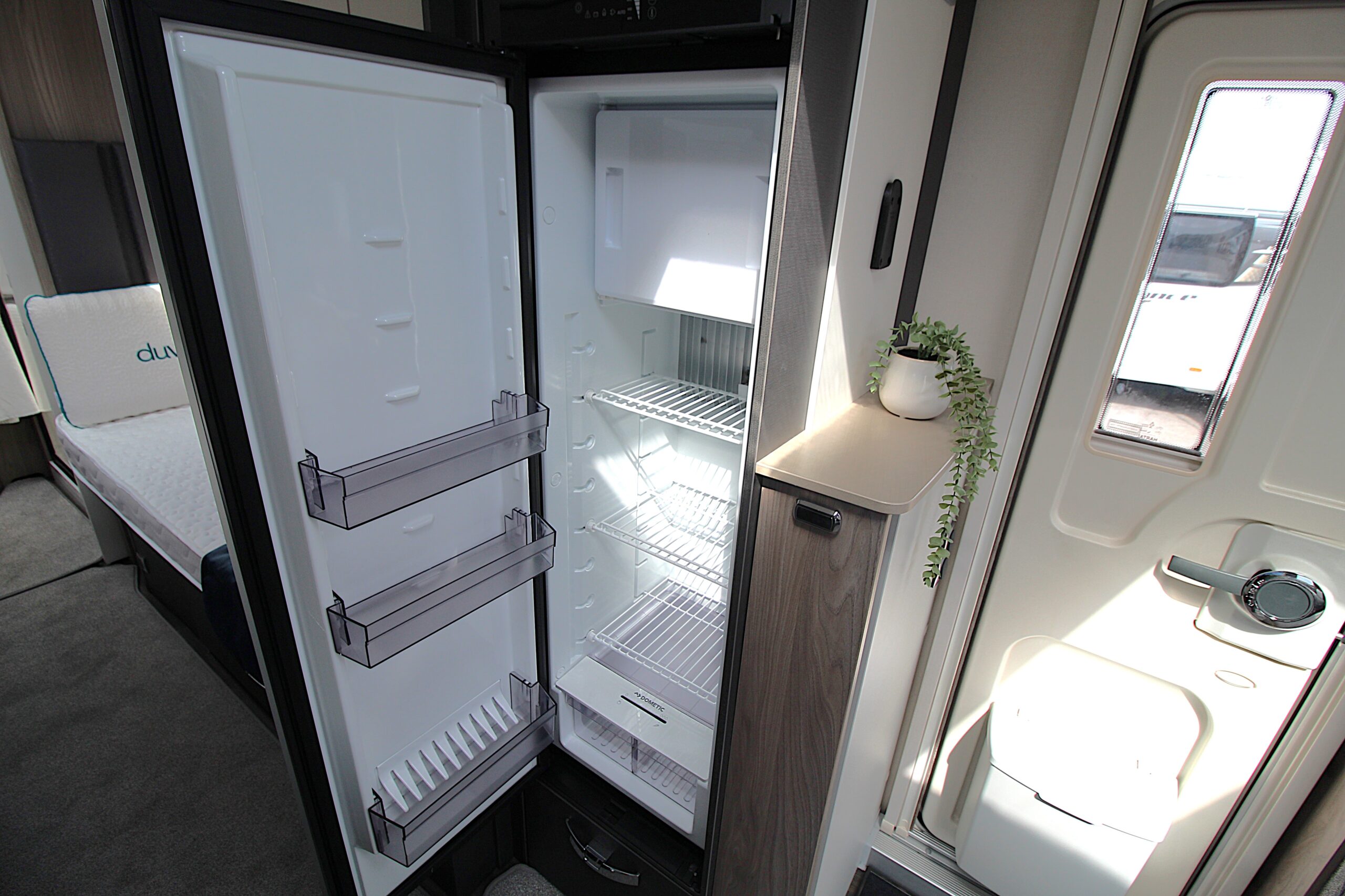 2027-conqueror-565-single-beds-19.jpg