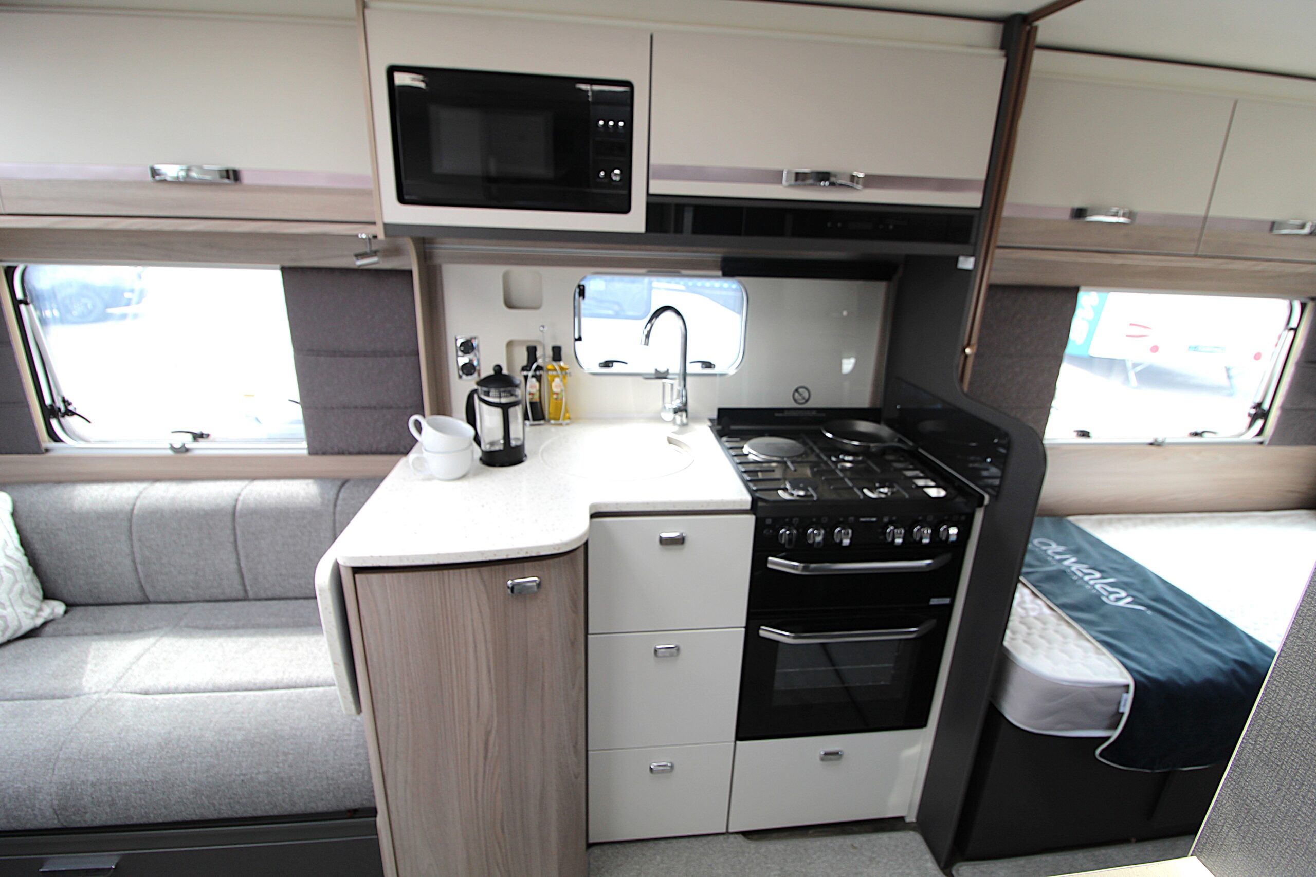 2027-conqueror-565-single-beds-20.jpg