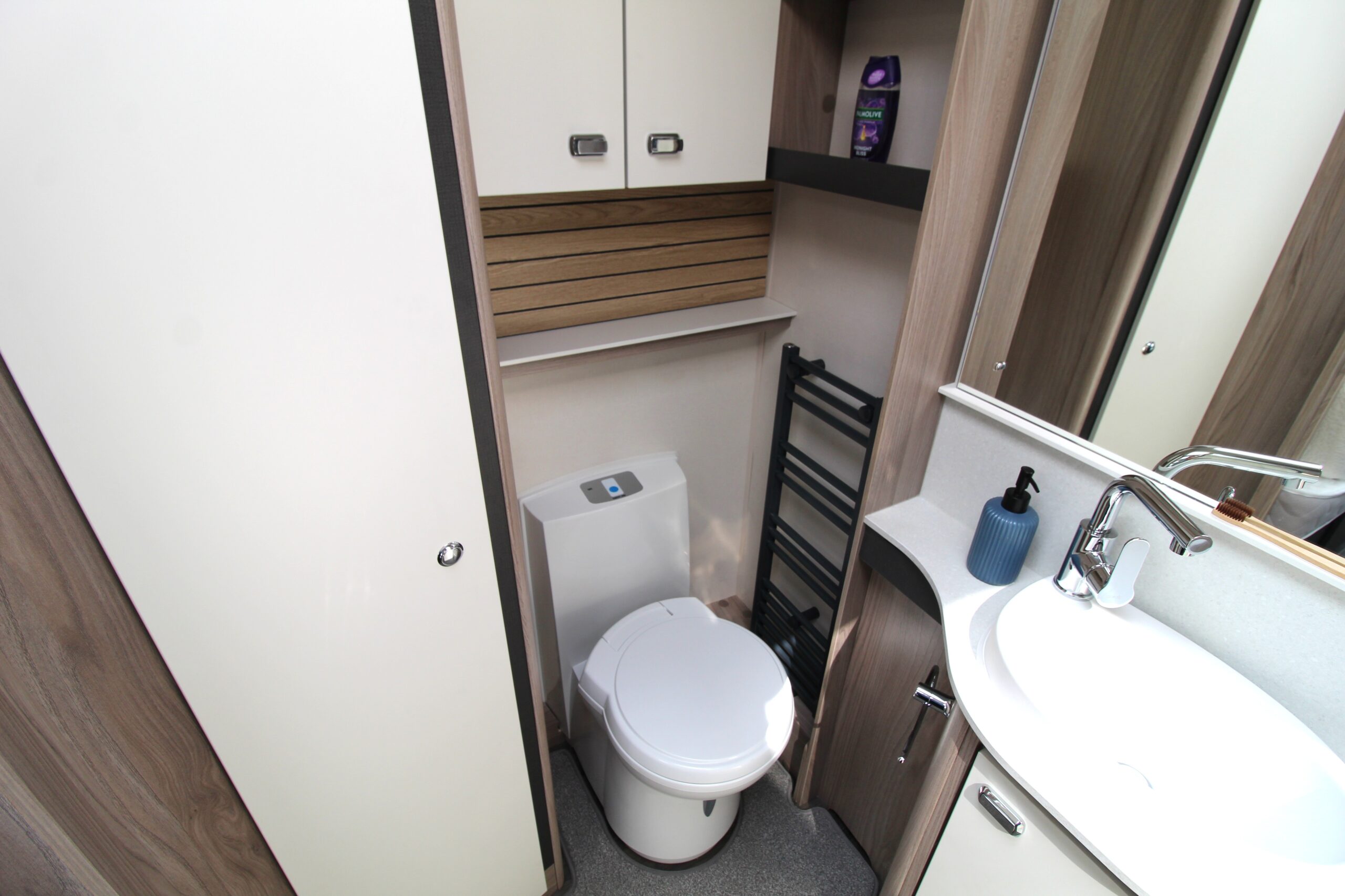 2027-conqueror-565-single-beds-32.jpg