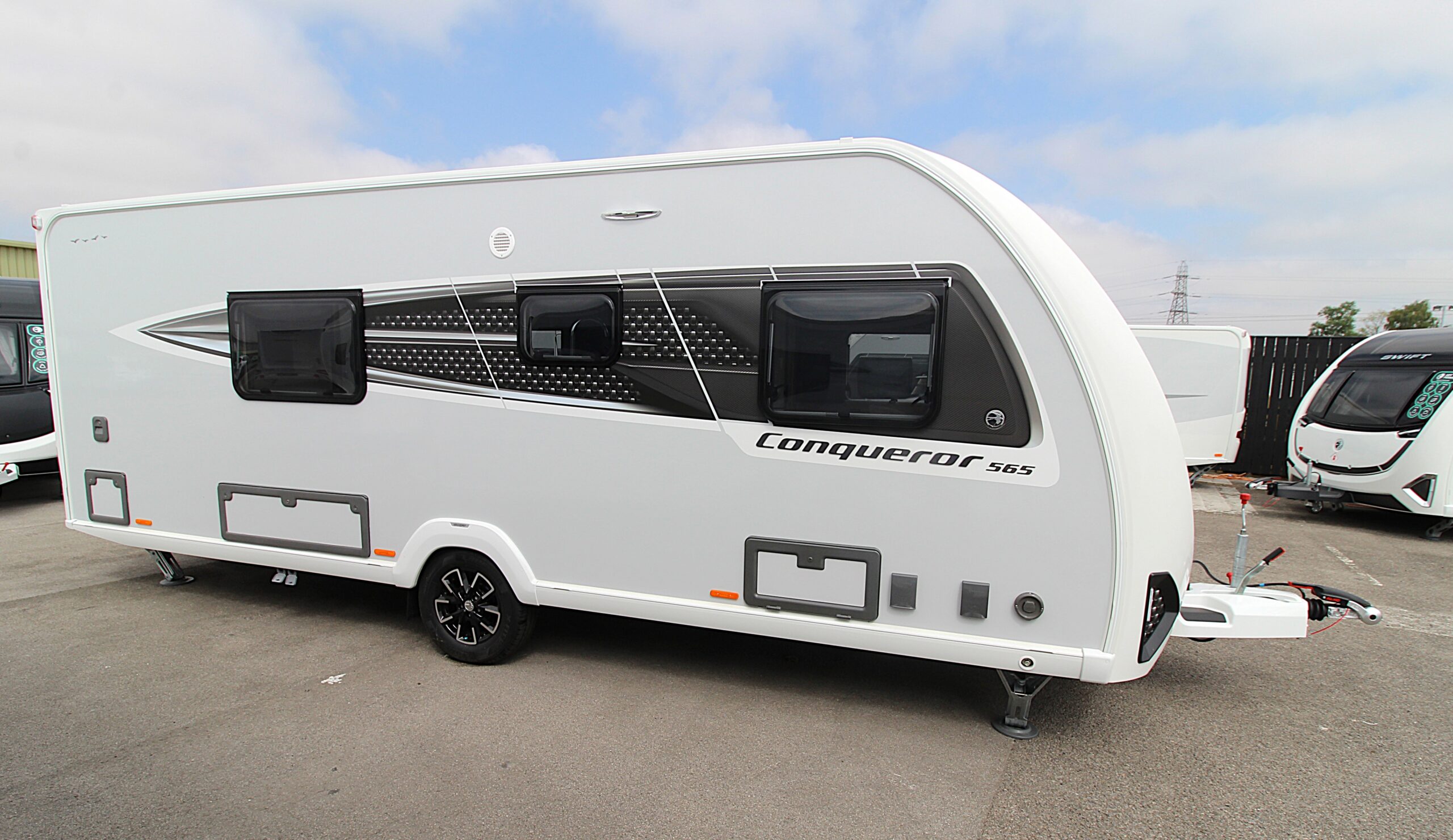 2027-conqueror-565-single-beds-5.jpg