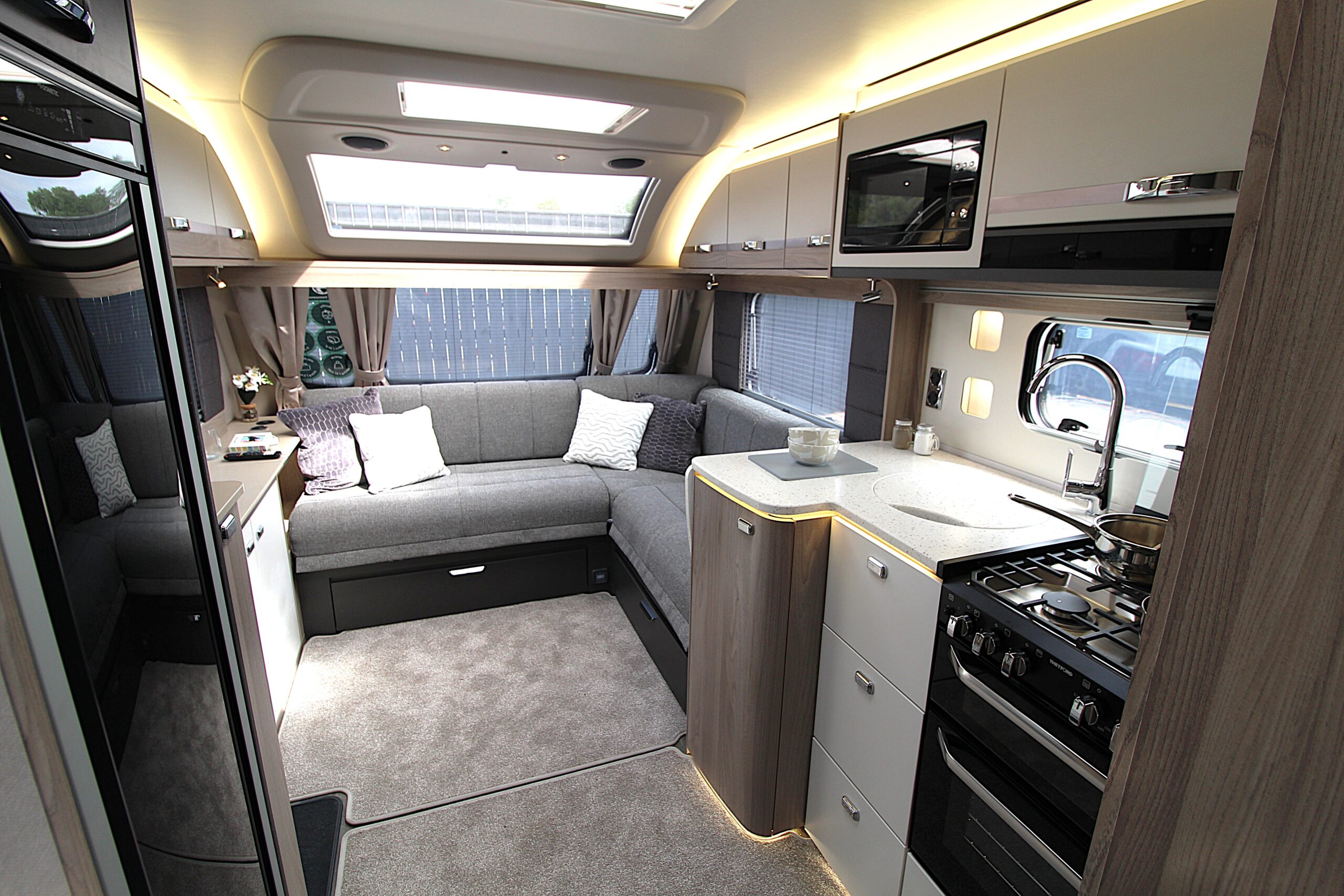 2027-conqueror-650l-13.jpg