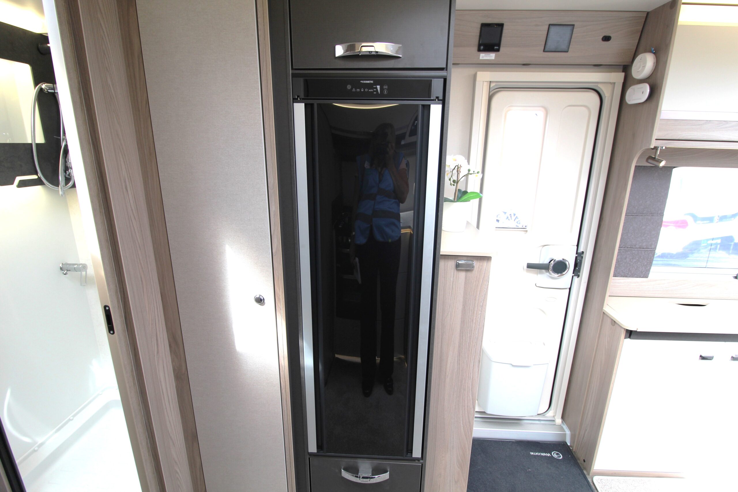 2027-conqueror-650l-14.jpg