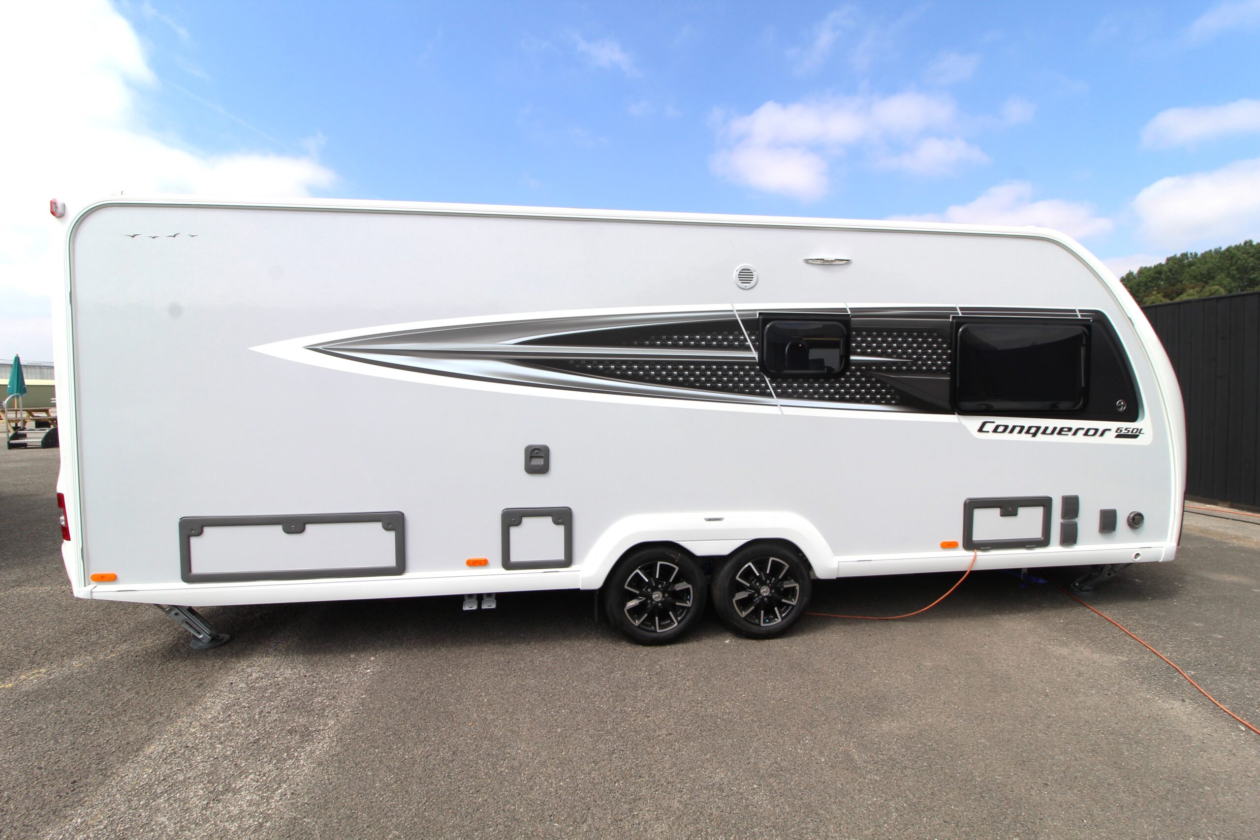 2027-conqueror-650l-16.jpg