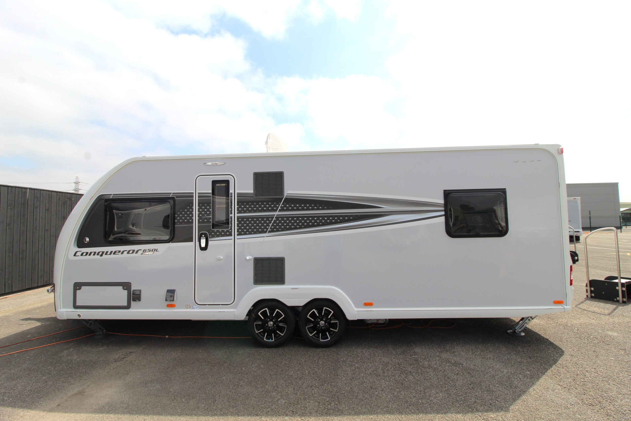 2027-conqueror-650l-21.jpg