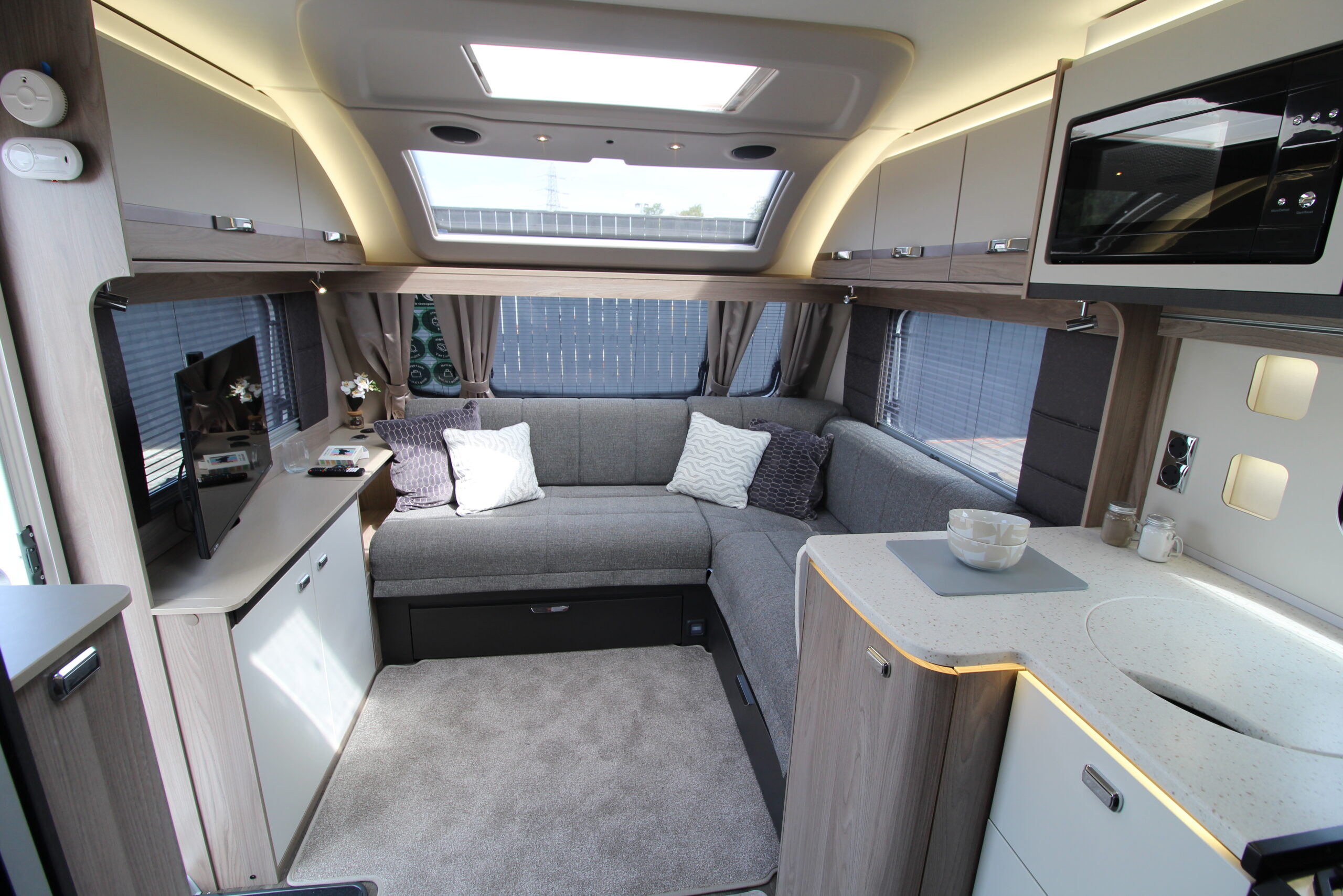 2027-conqueror-650l-27.jpg