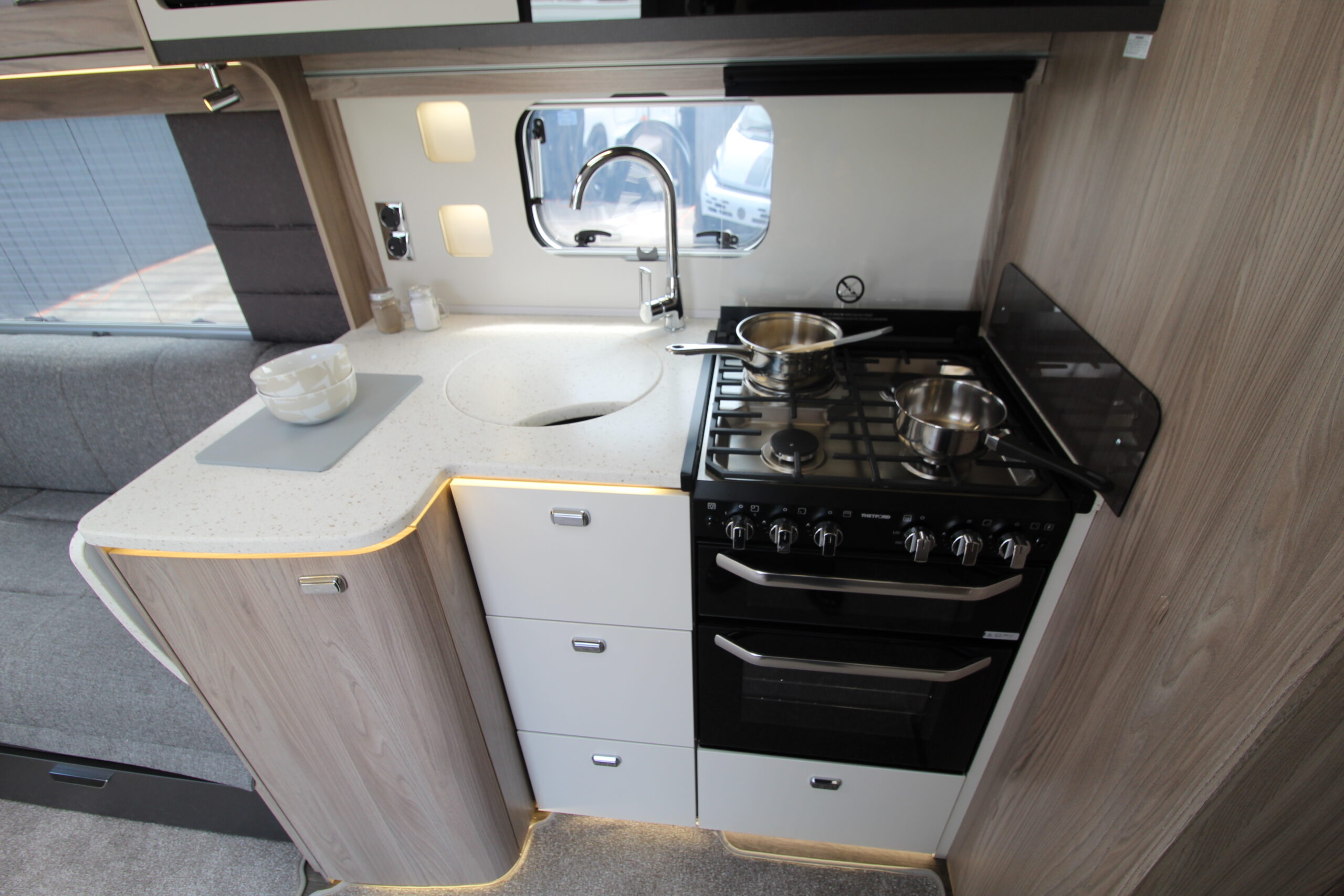 2027-conqueror-650l-31.jpg
