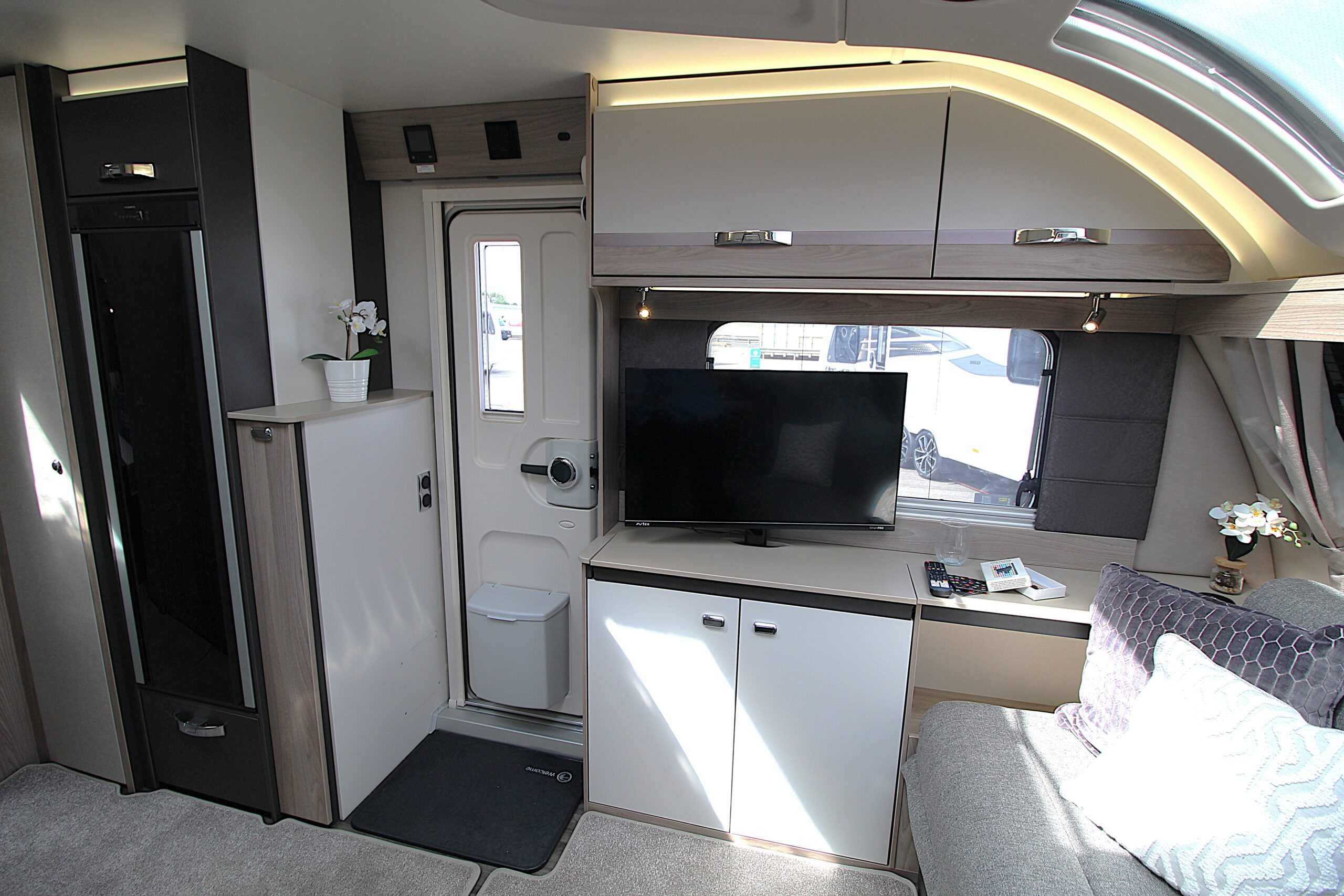 2027-conqueror-650l-33.jpg