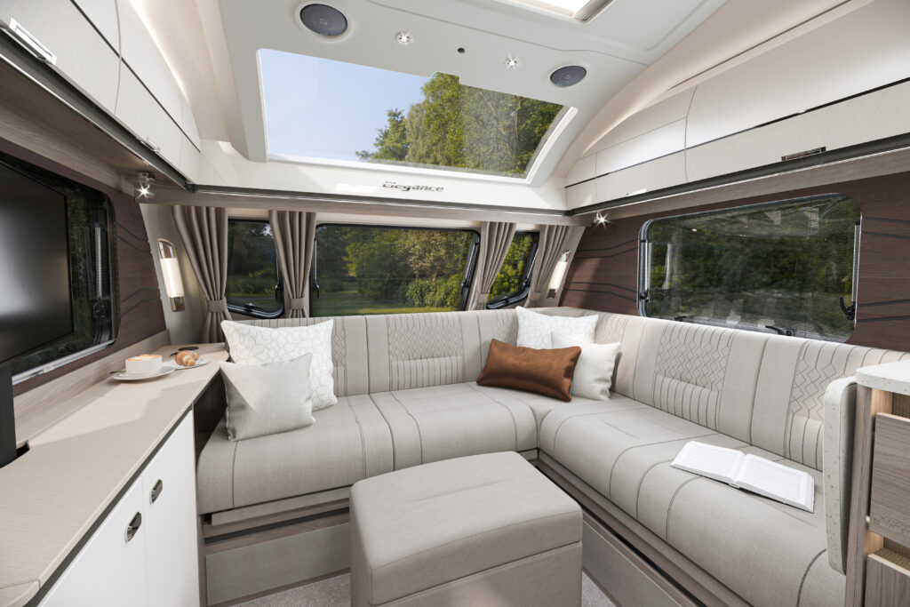 2027-elegance-860-front-lounge-ga-22-06-26-1-scaled.jpg