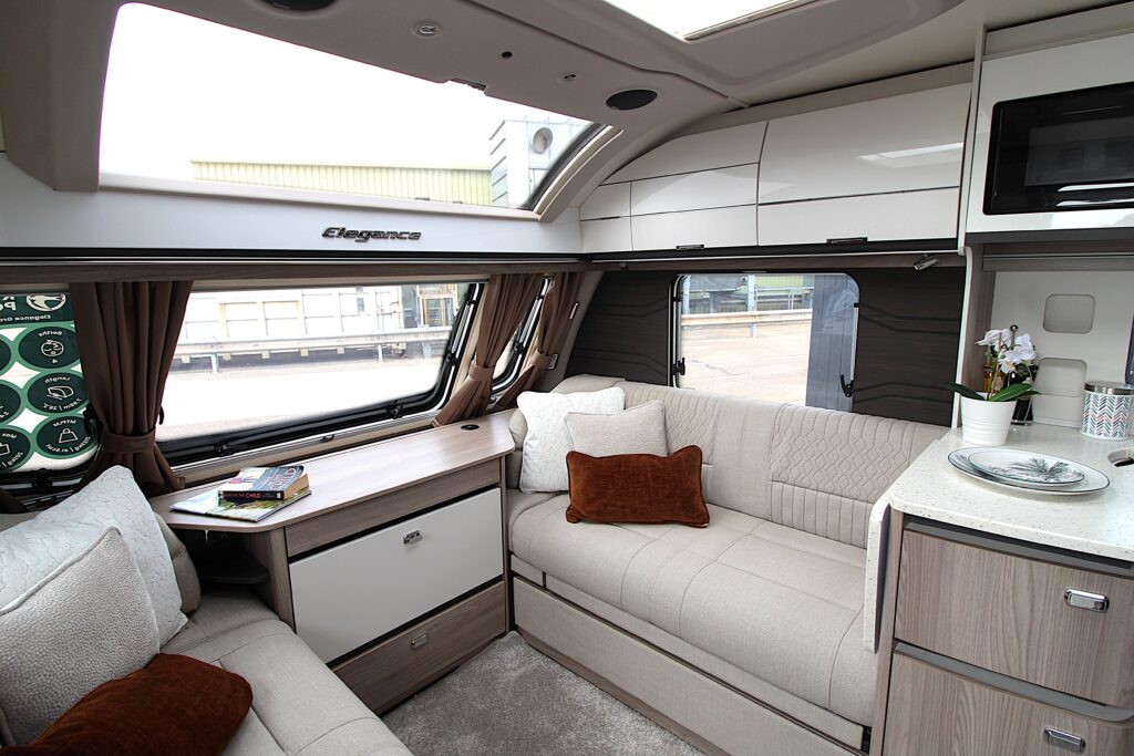 2027-elegance-grande-835-20-scaled.jpg