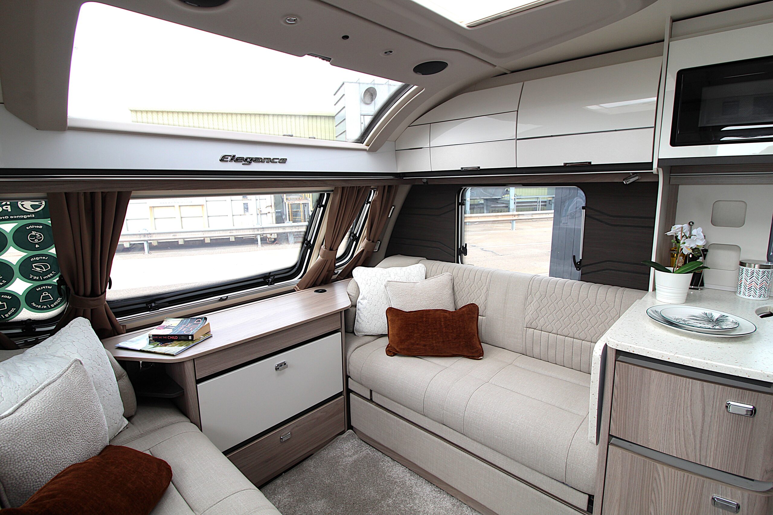 2027-elegance-grande-835-20.jpg