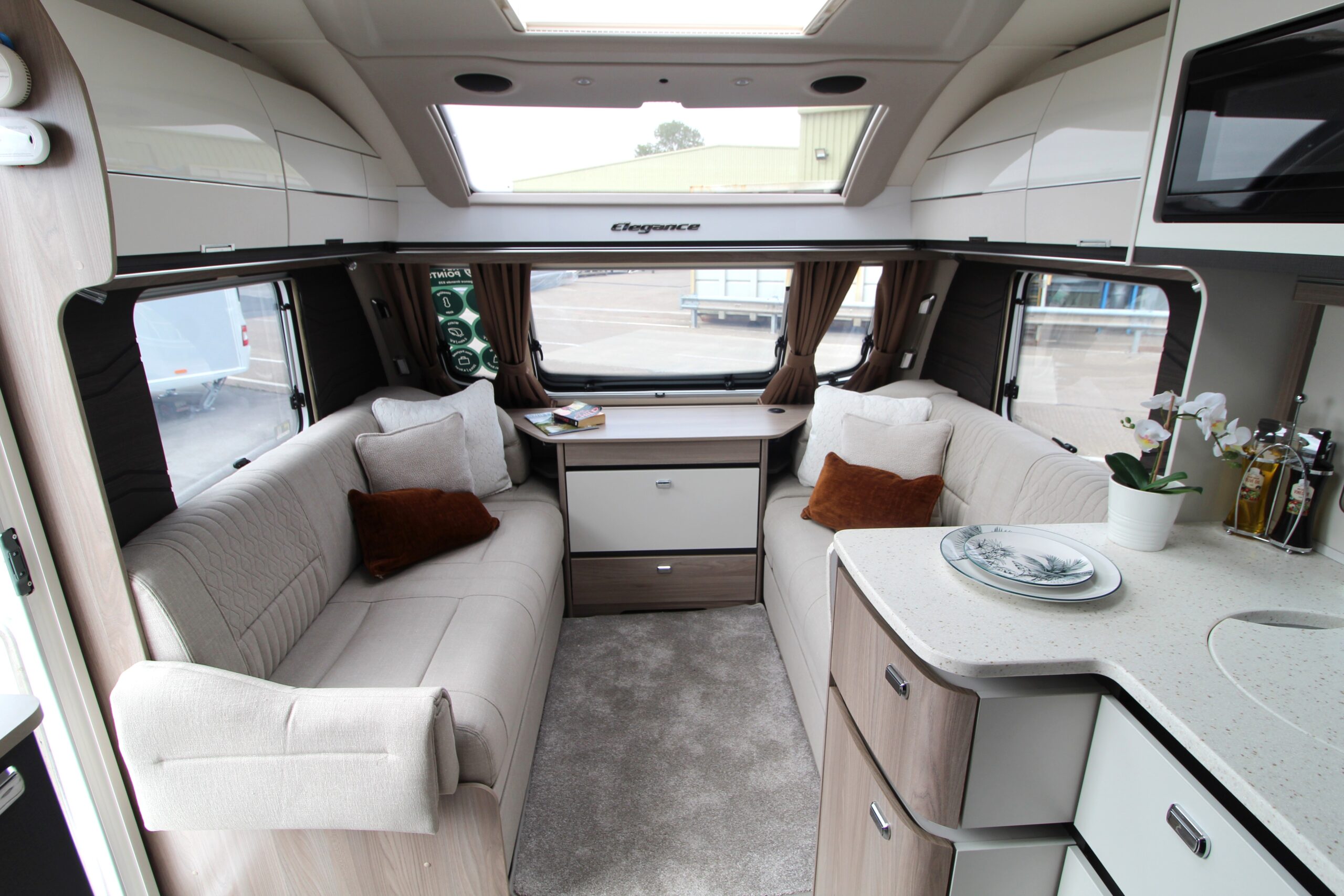 2027-elegance-grande-835-21.jpg