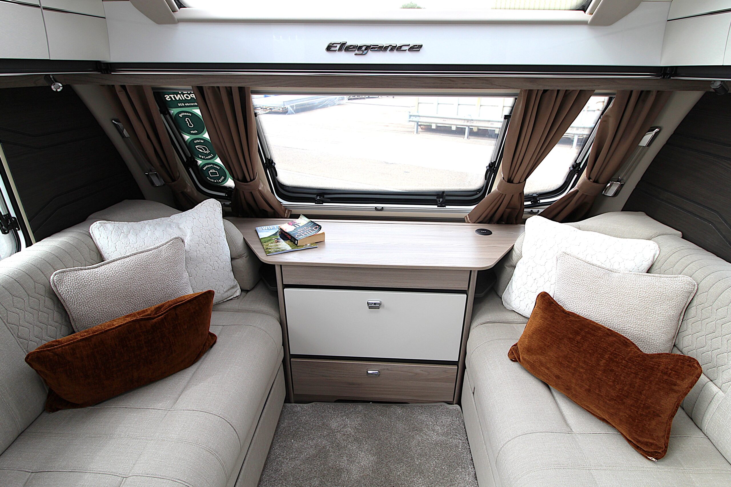 2027-elegance-grande-835-22.jpg