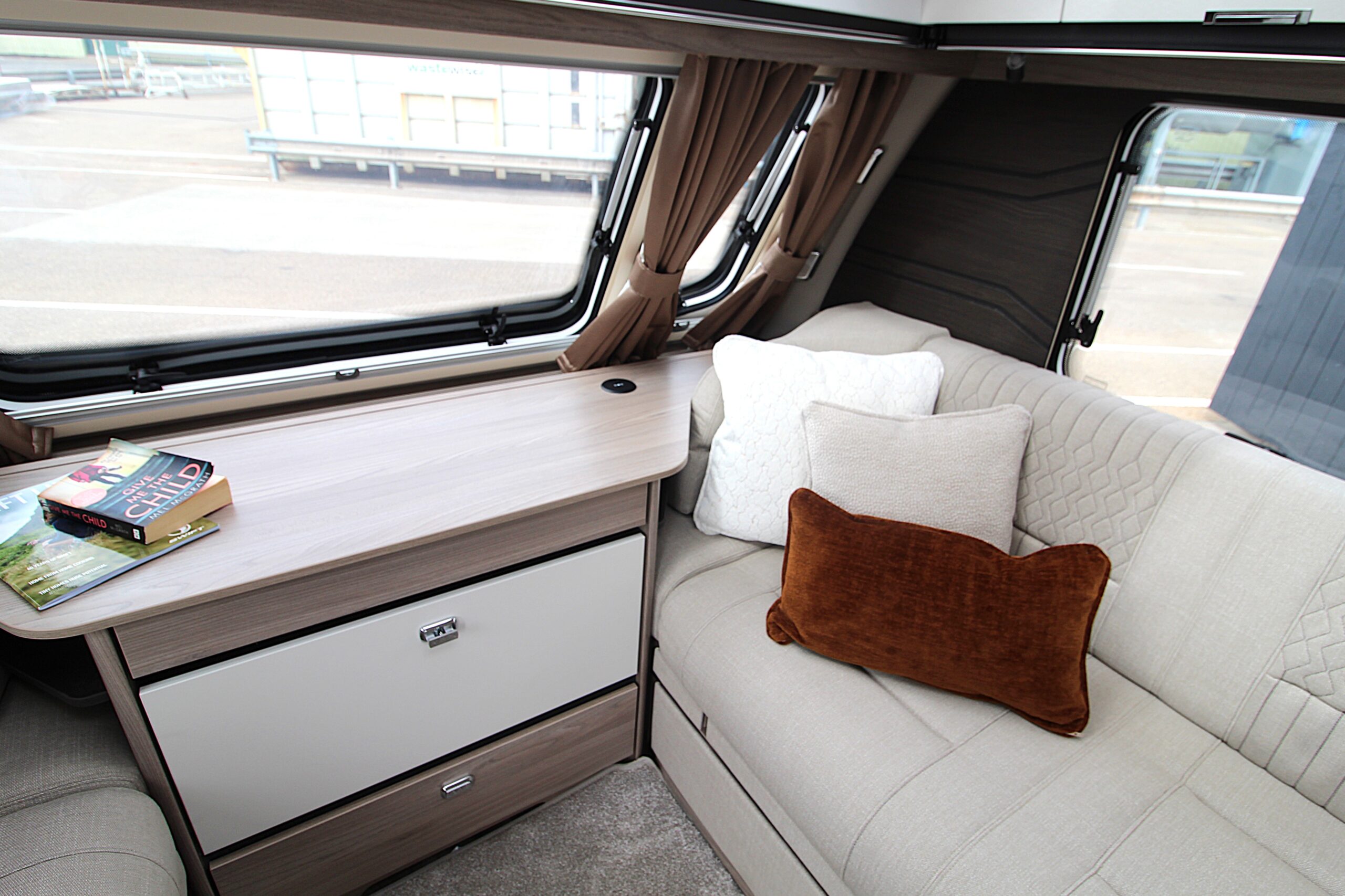 2027-elegance-grande-835-23.jpg