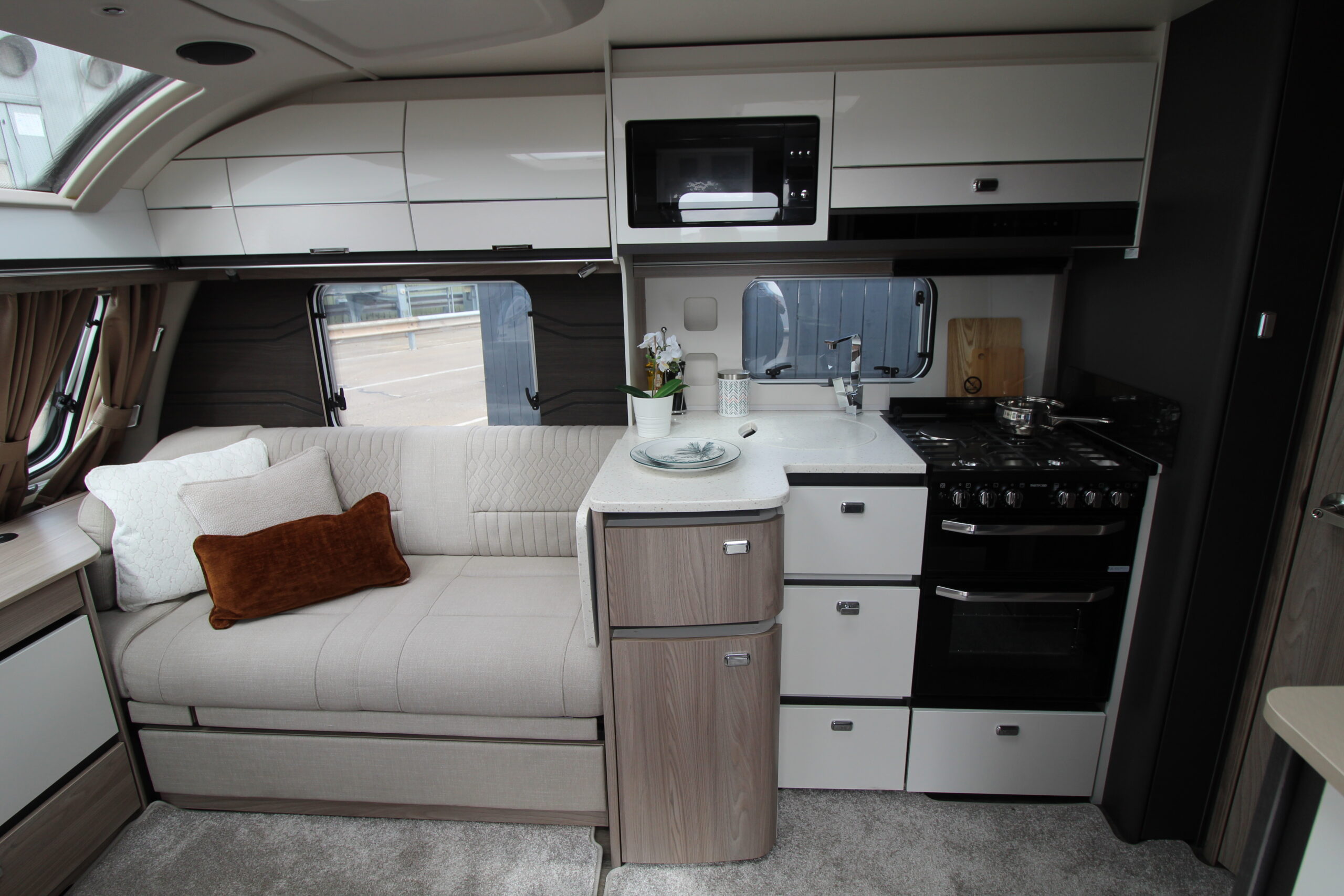 2027-elegance-grande-835-25.jpg