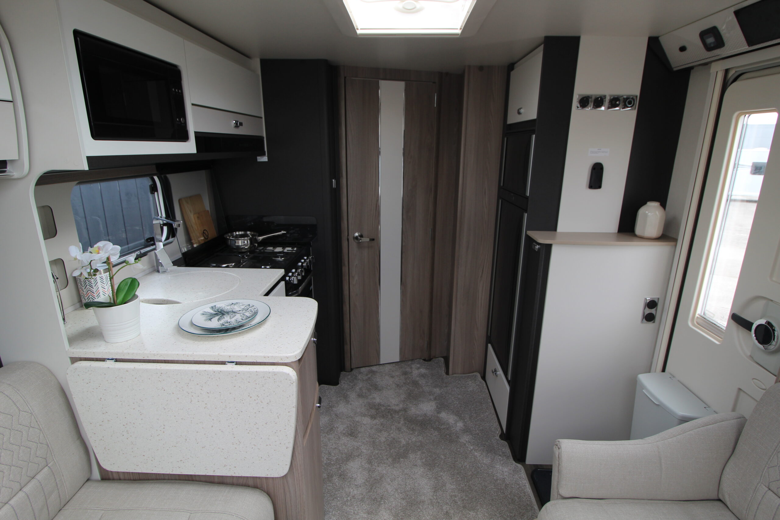 2027-elegance-grande-835-27.jpg