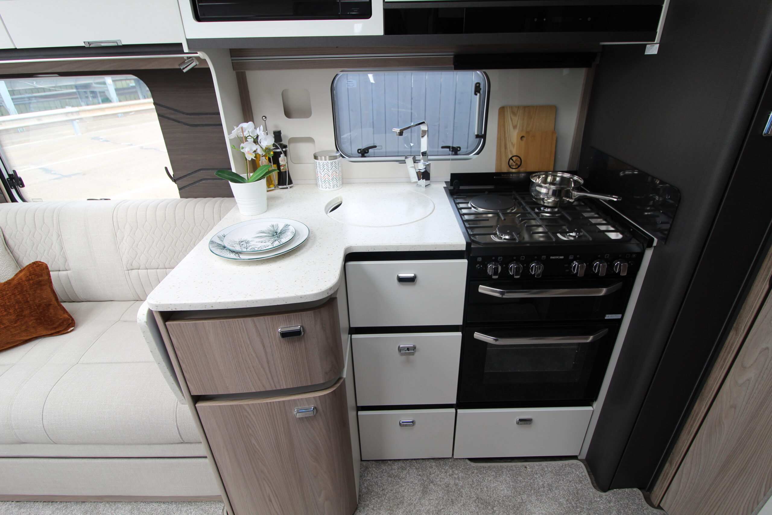 2027-elegance-grande-835-30.jpg