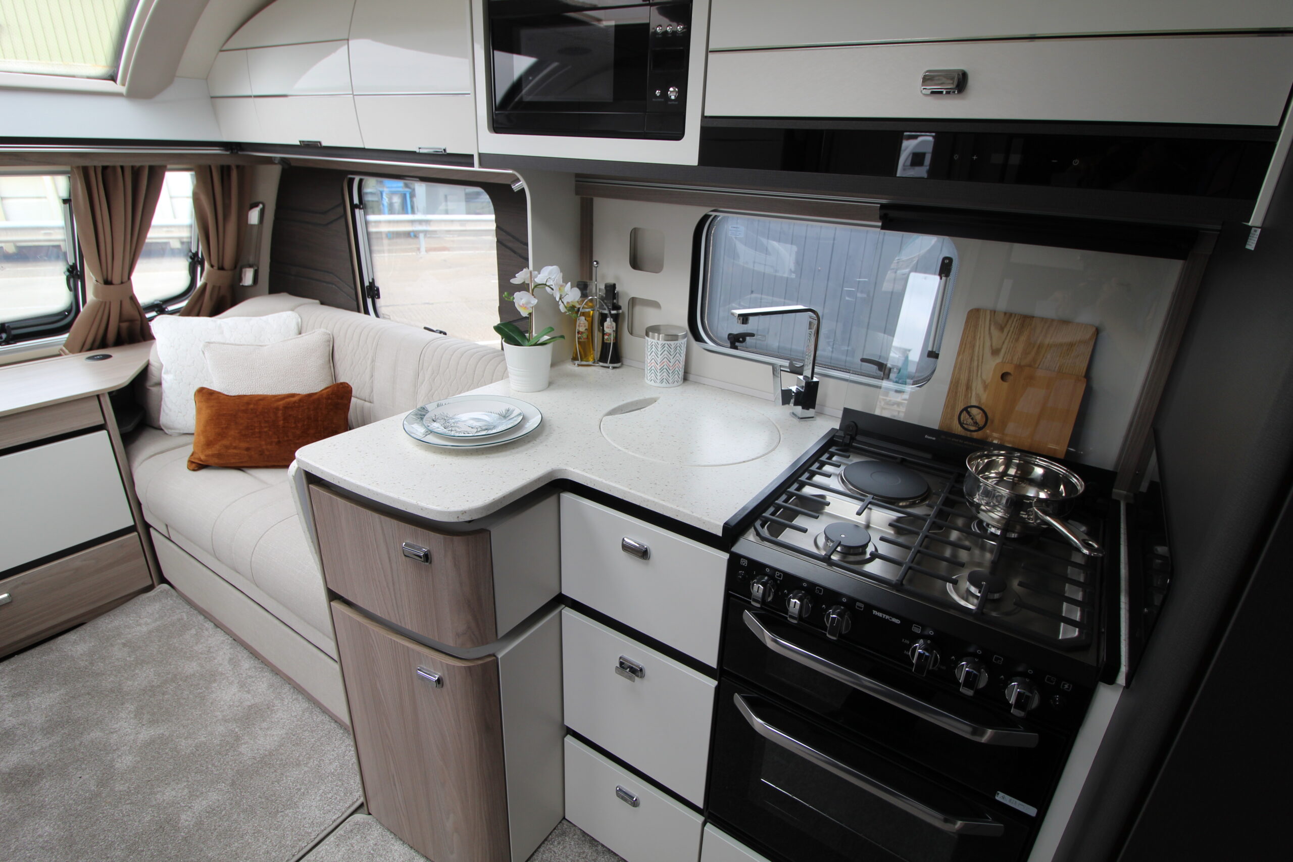 2027-elegance-grande-835-37.jpg