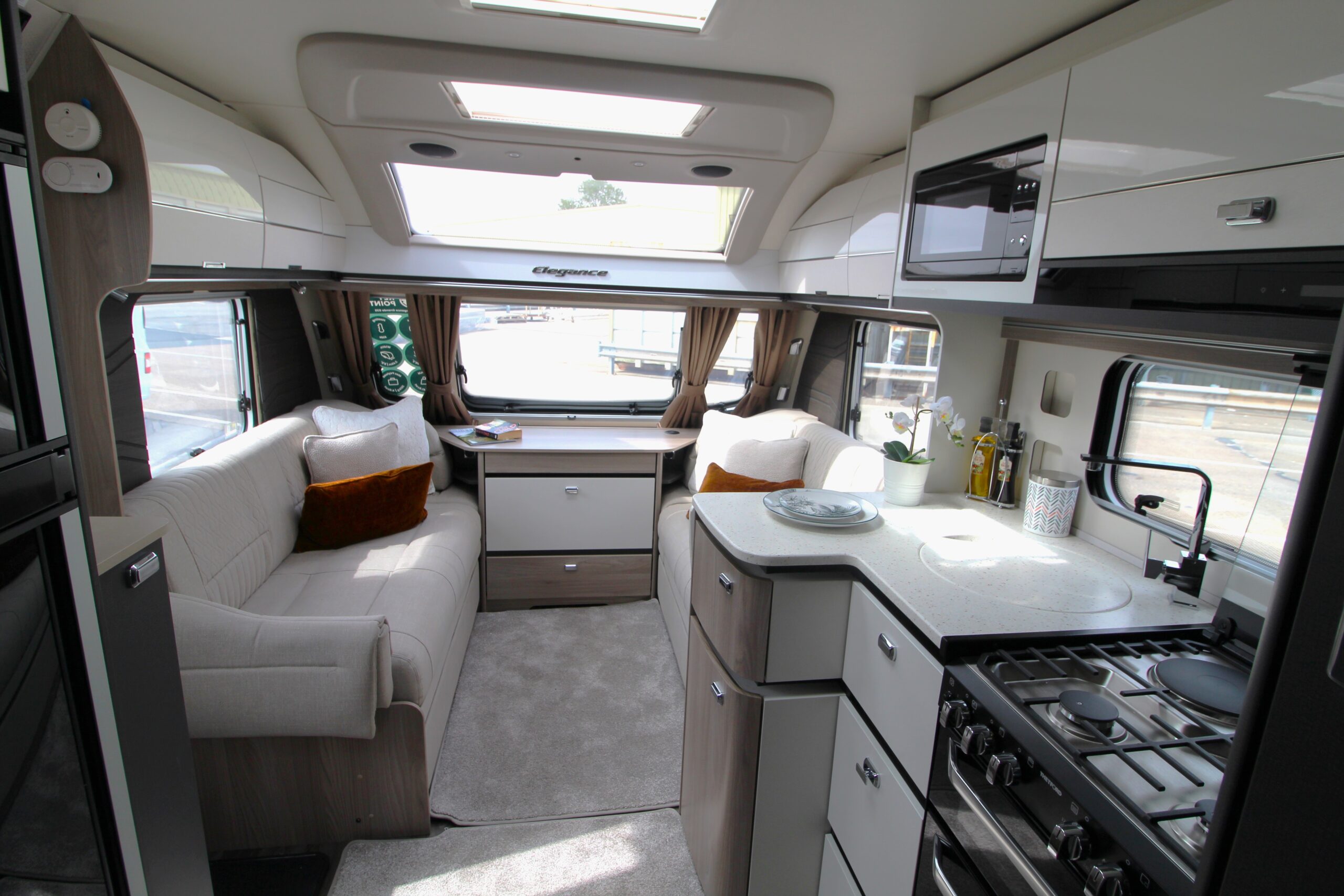 2027-elegance-grande-835-4.jpg