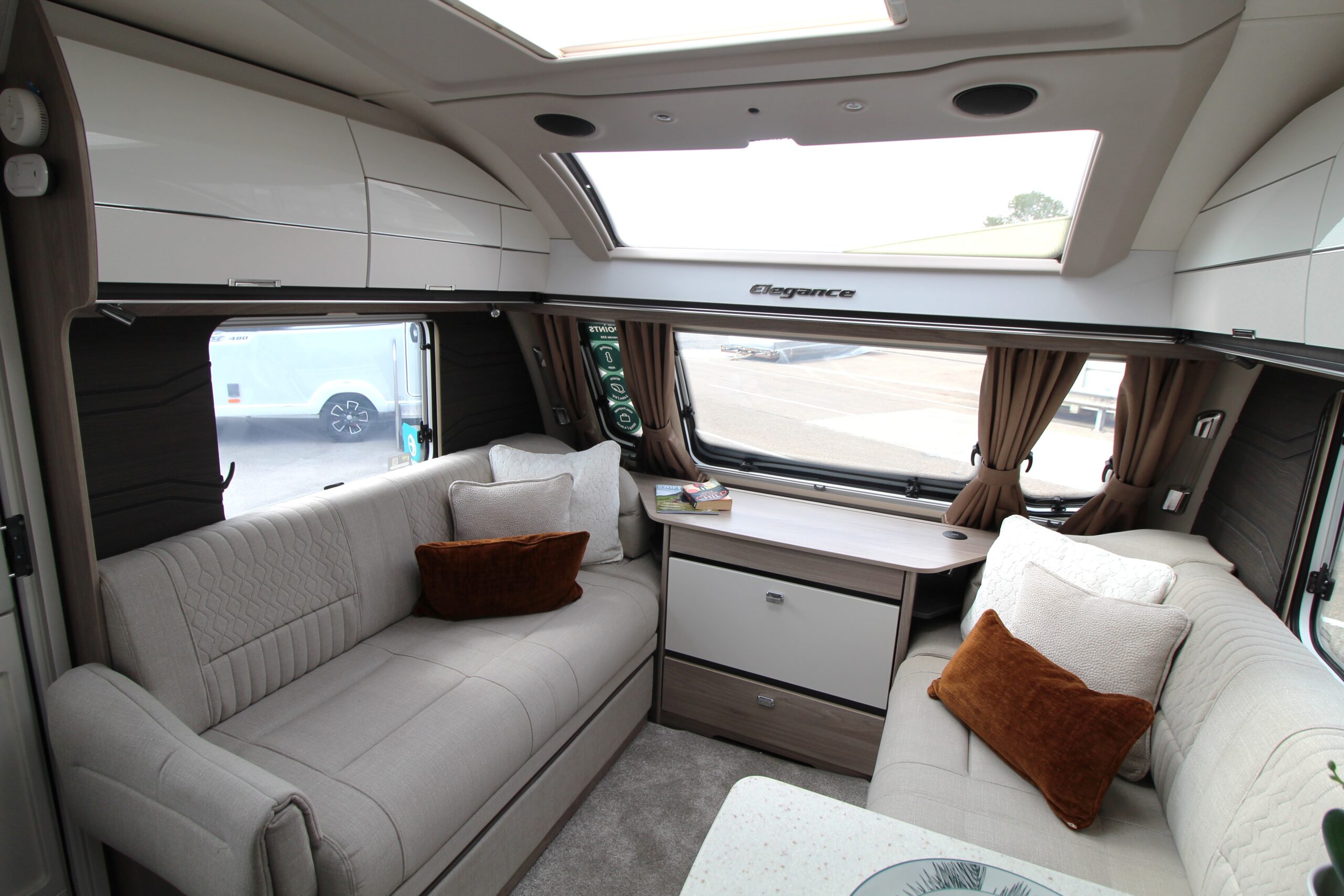 2027-elegance-grande-835-5.jpg