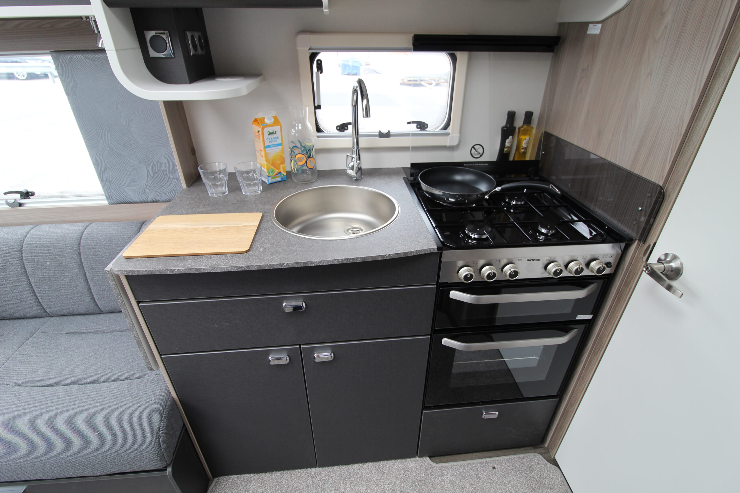 2027-swift-challenger-560-20.jpg