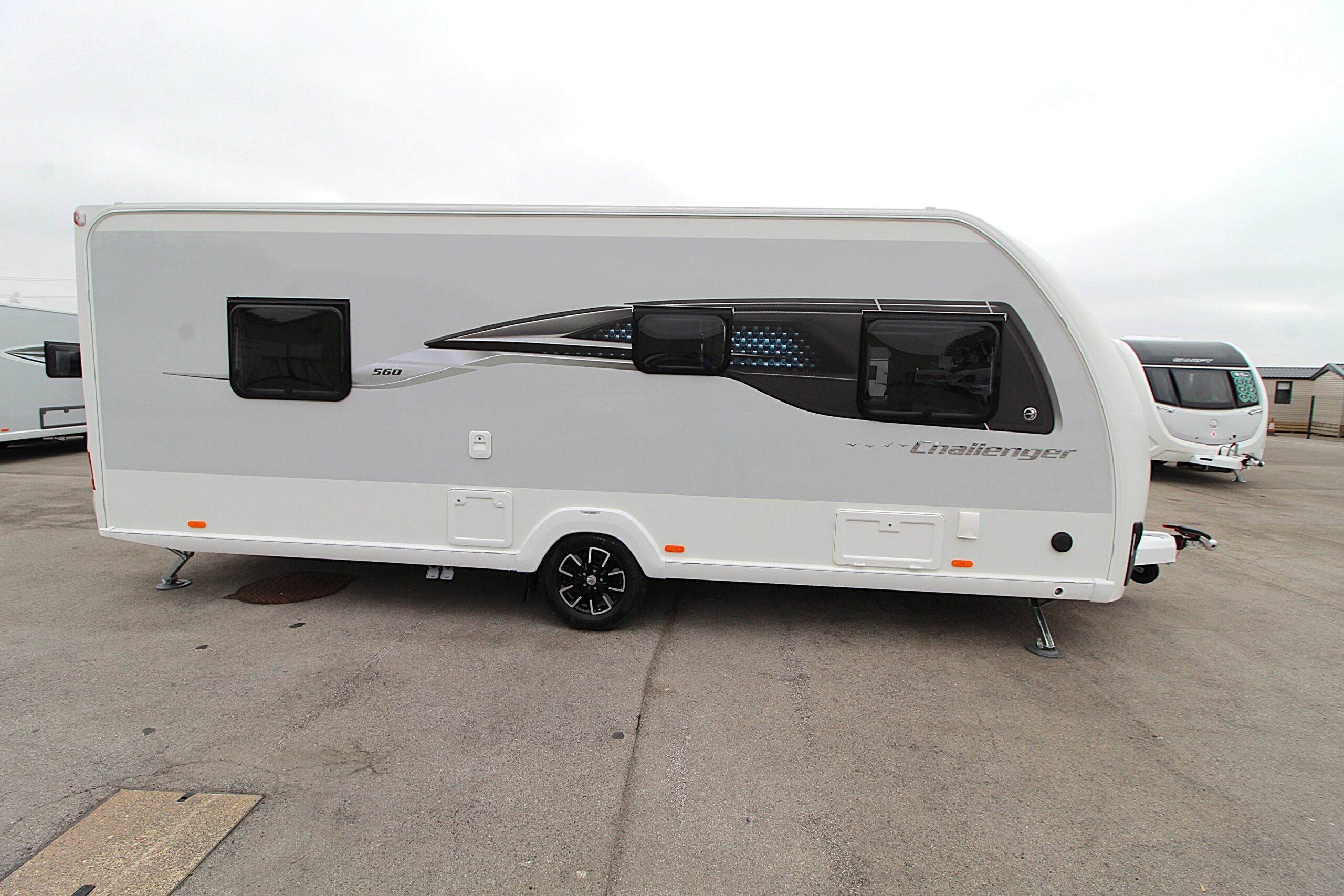 2027-swift-challenger-560-3.jpg
