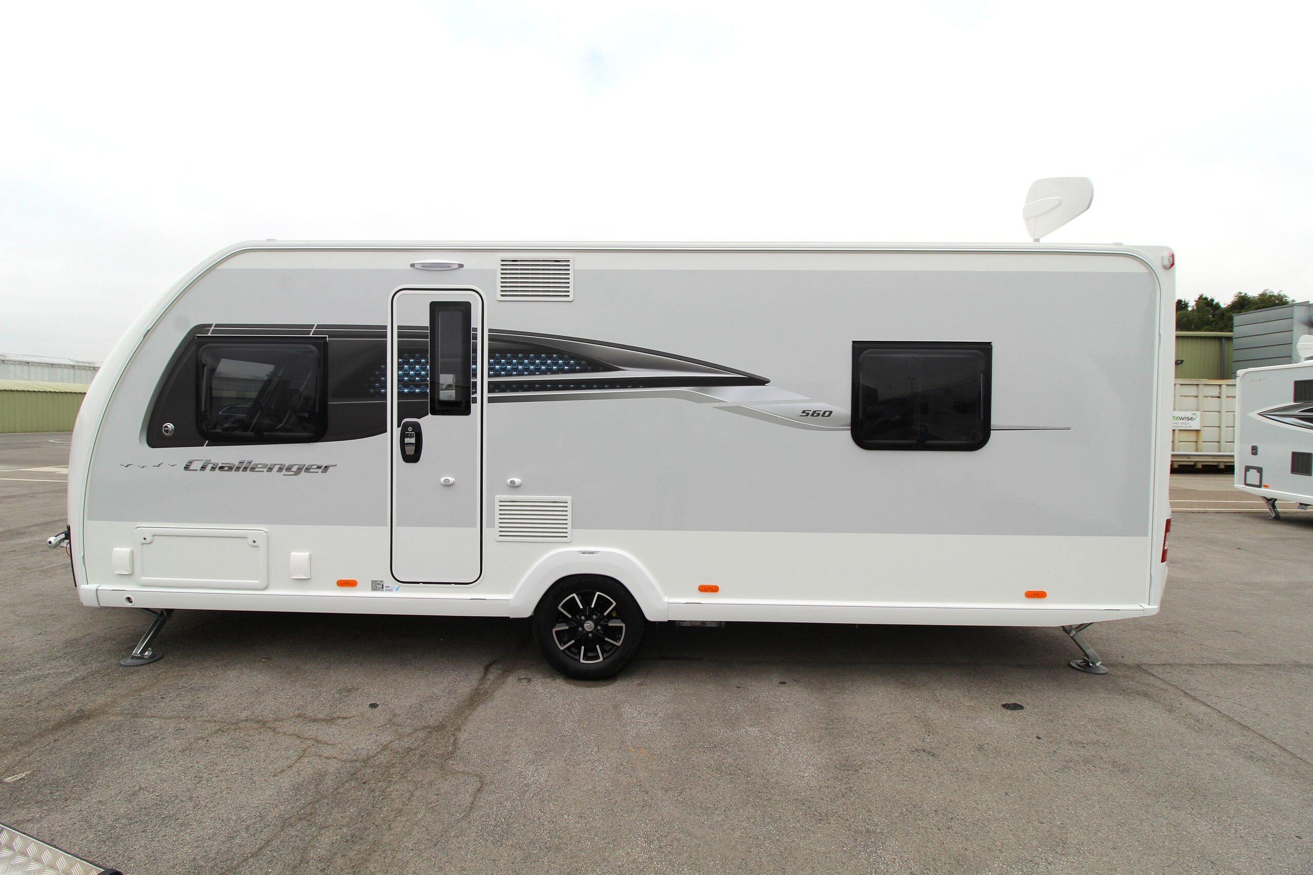 2027-swift-challenger-560-4.jpg