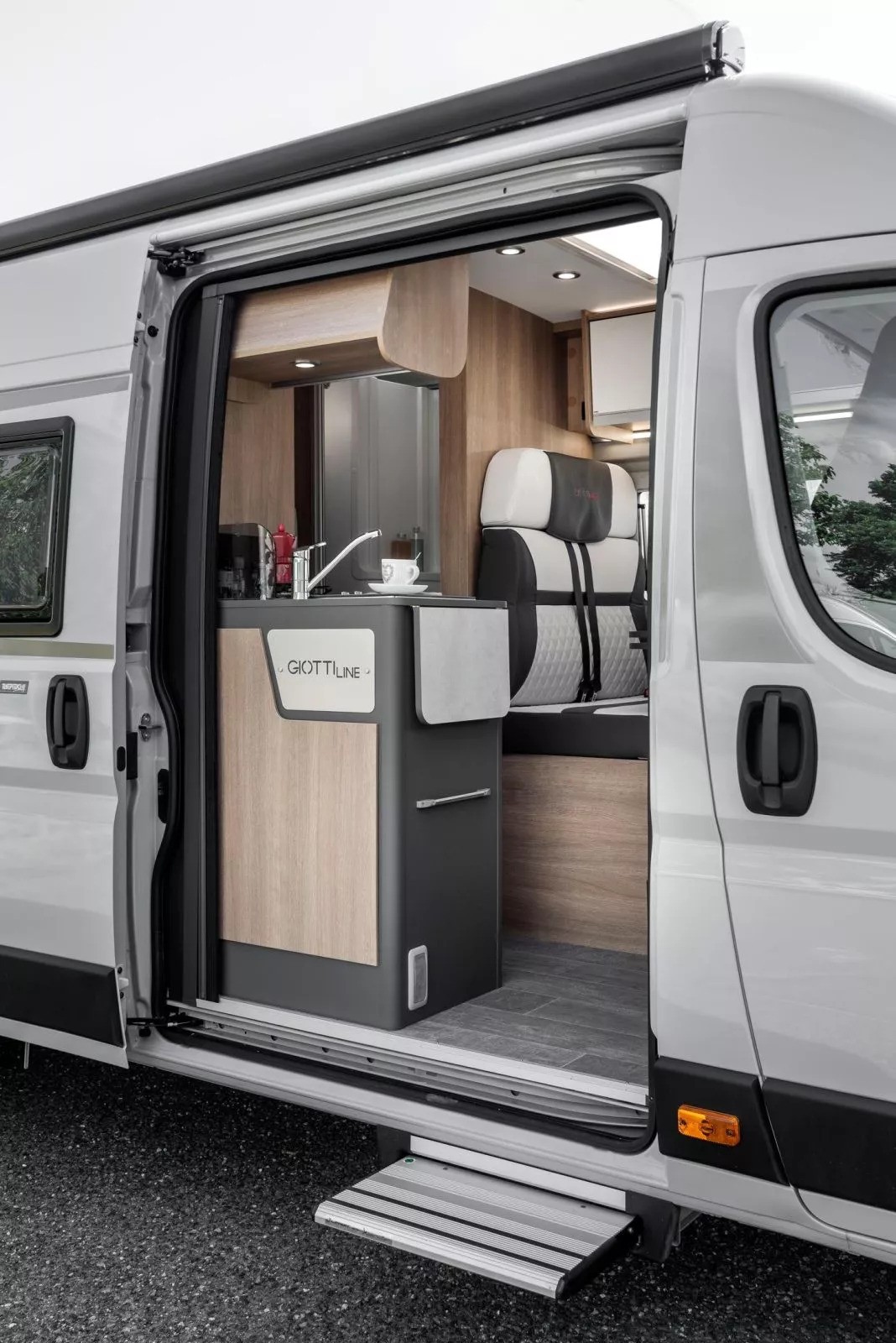 64g-open-side-door_1-1.jpg