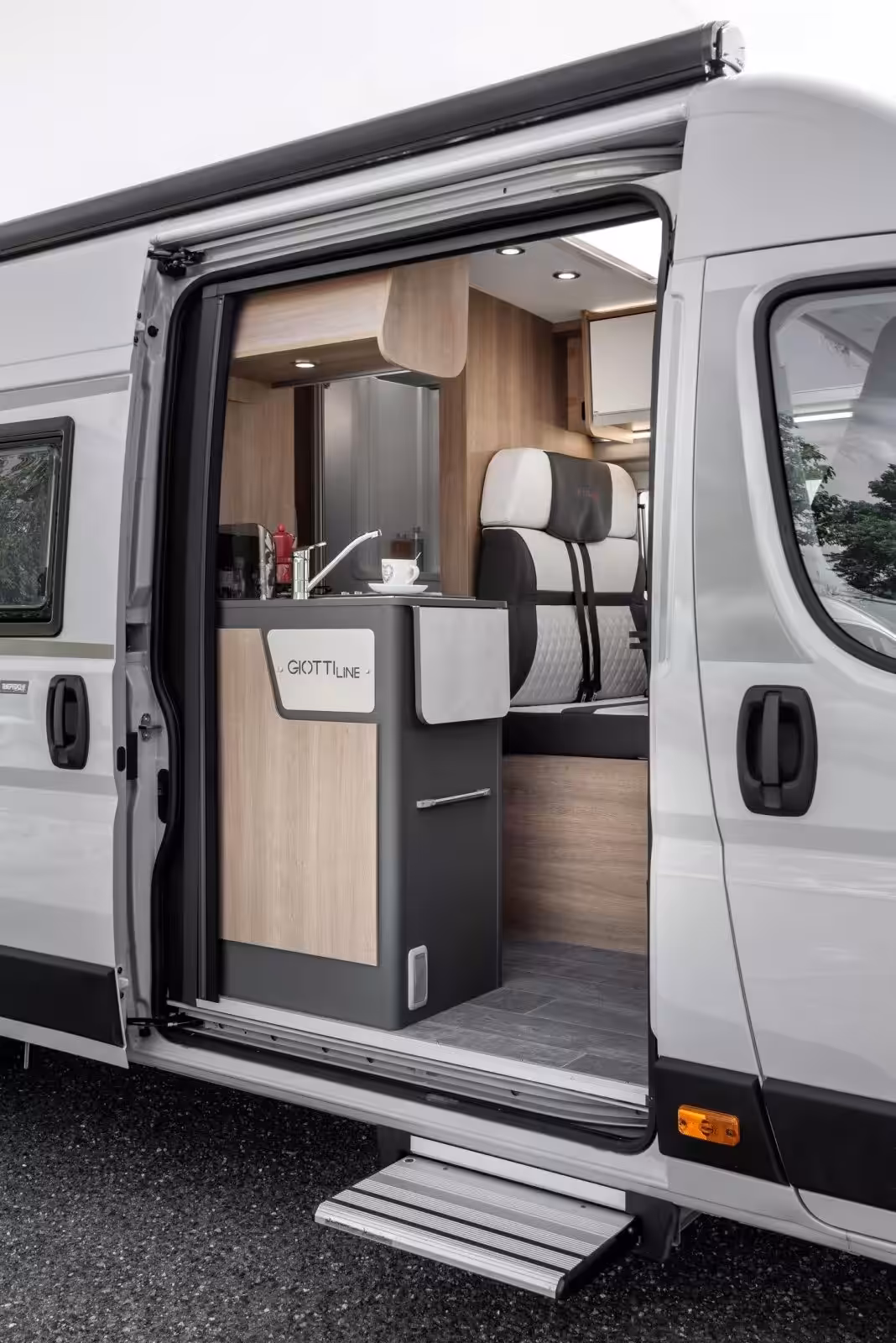 64g-open-side-door_1.jpg