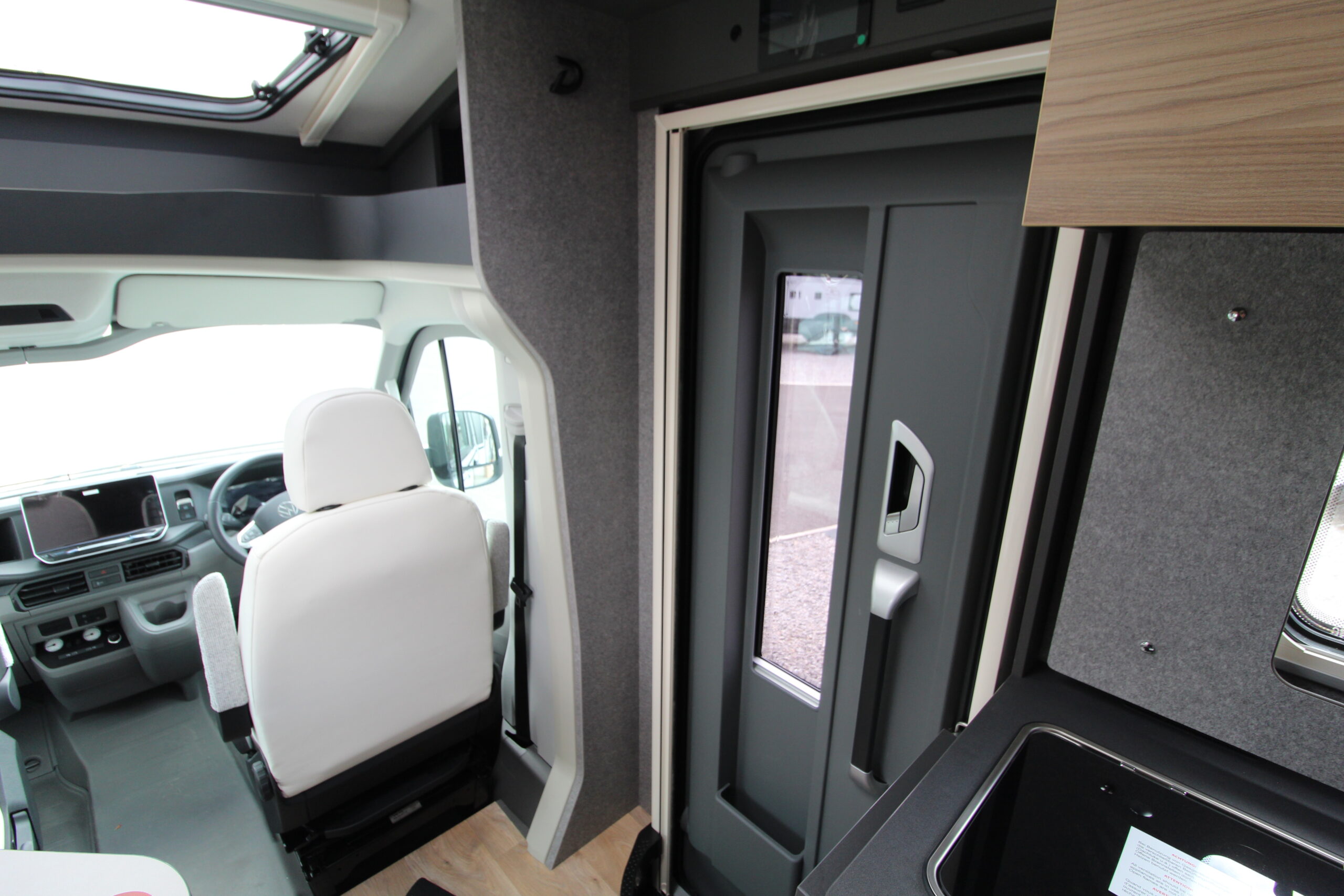 68991-2026-dethleffs-performance-t4x4-transeverse-bed-t-16-52.jpg