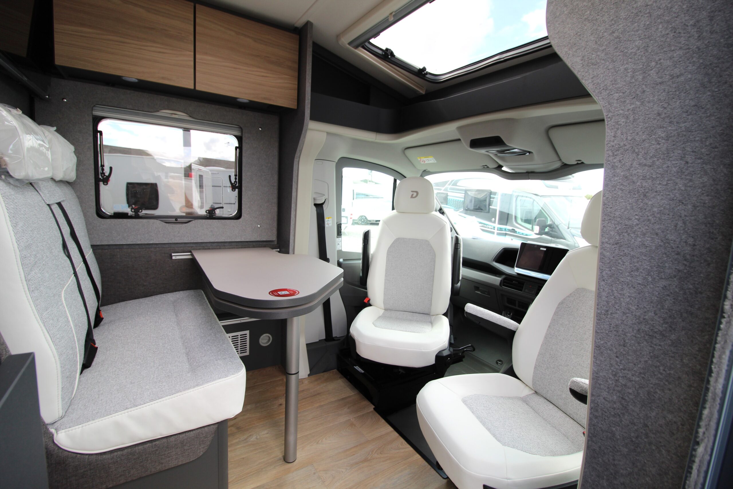 68991-2026-dethleffs-performance-t4x4-transeverse-bed-t-16-75.jpg