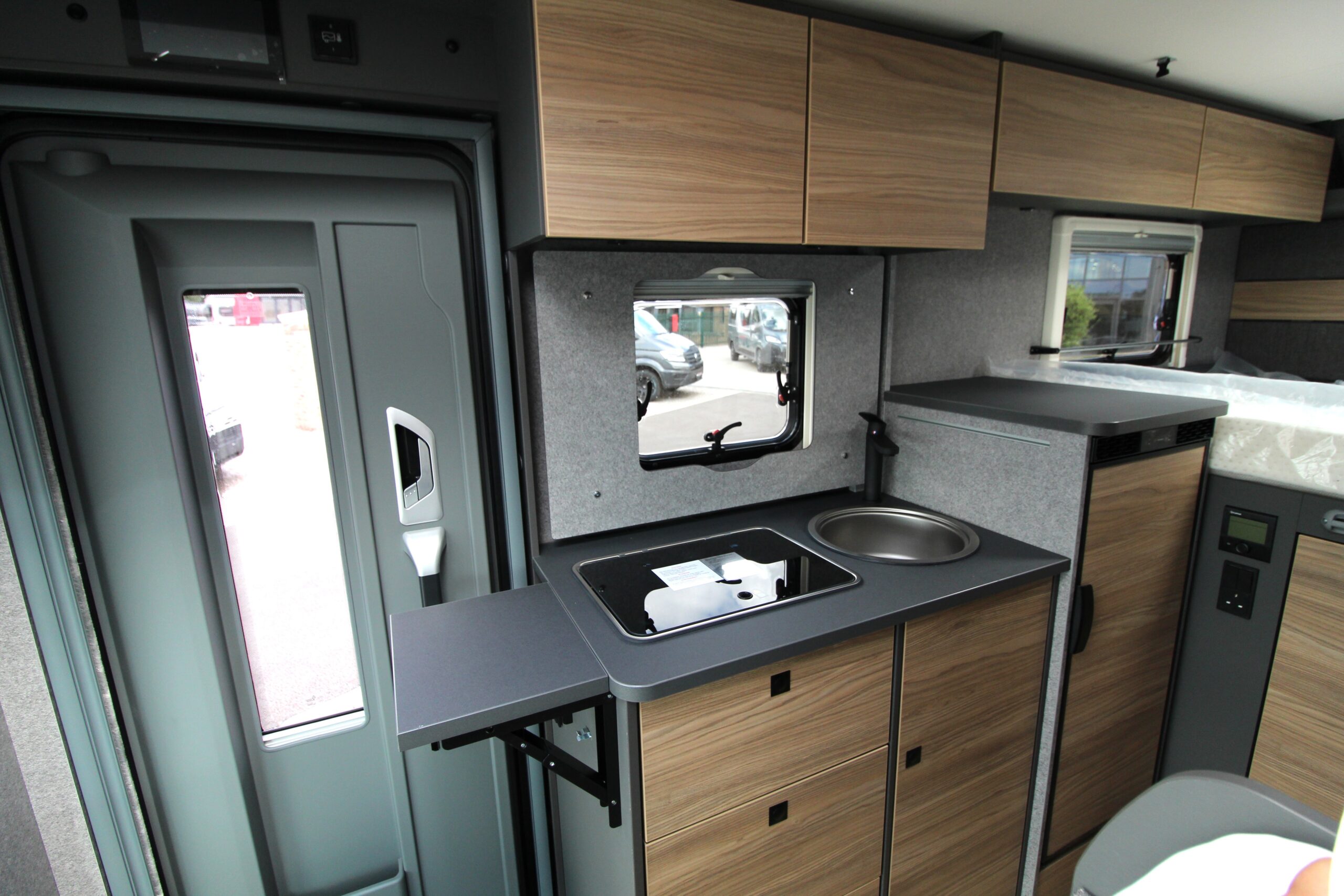 68991-2026-dethleffs-performance-t4x4-transeverse-bed-t-16-79.jpg