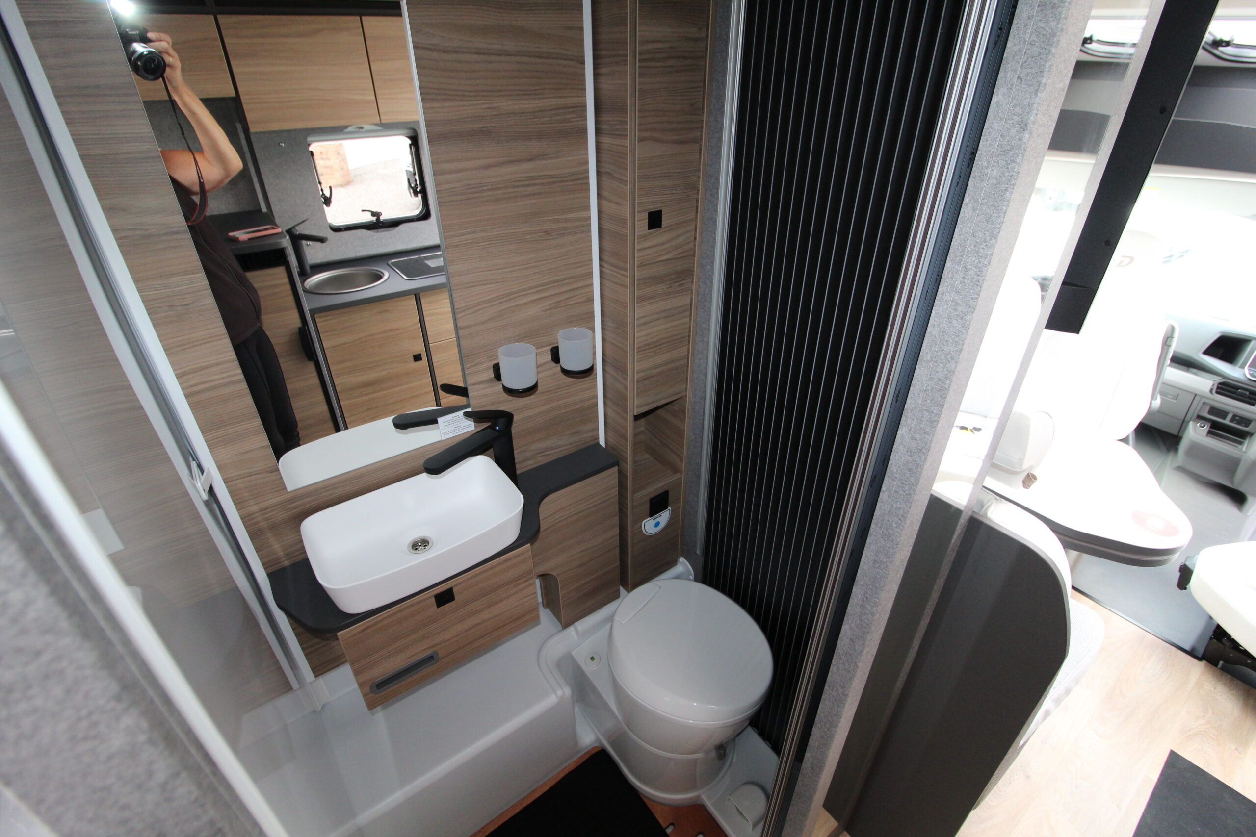 68991-2026-dethleffs-performance-t4x4-transeverse-bed-t-16-81.jpg