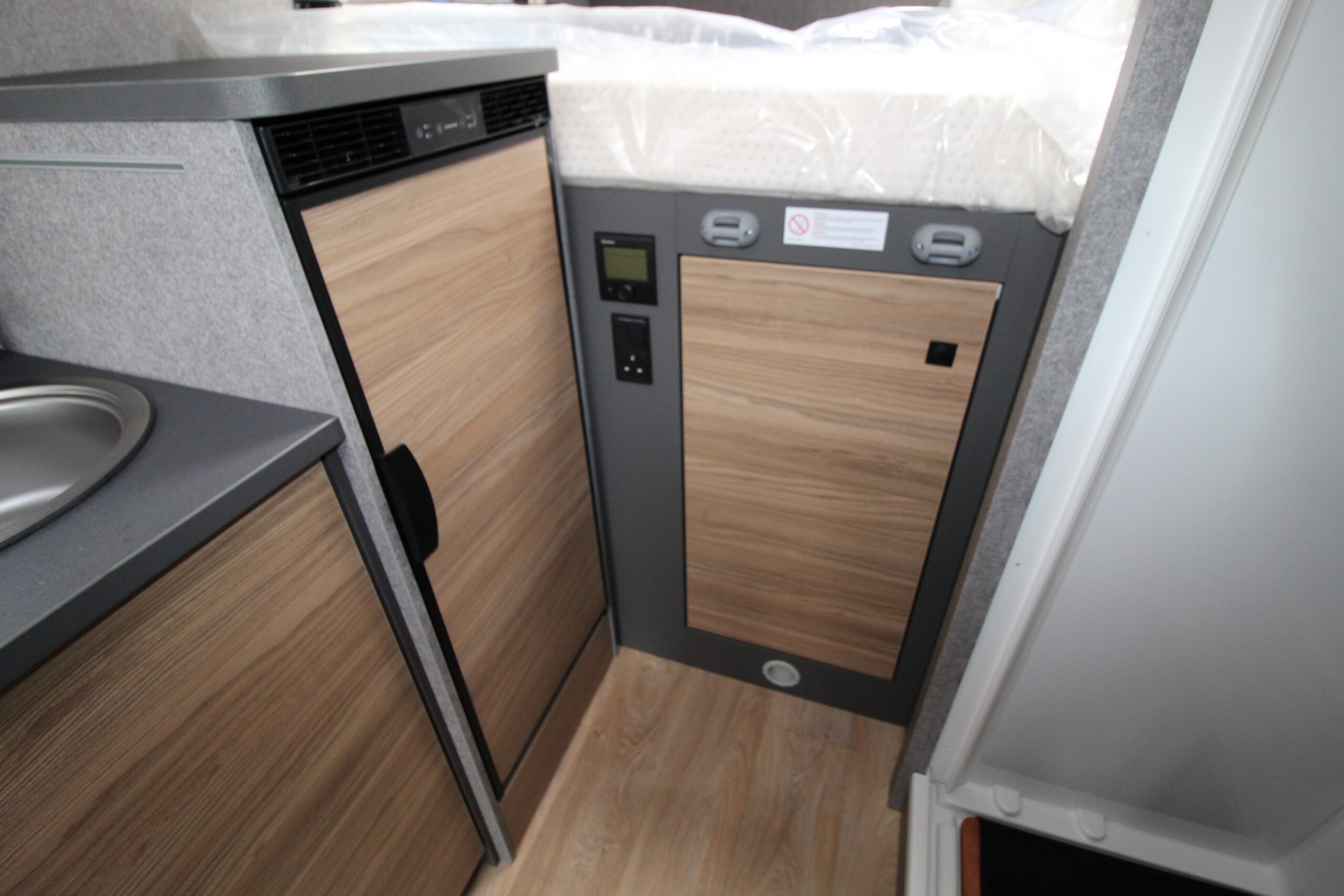 68991-2026-dethleffs-performance-t4x4-transeverse-bed-t-16-85.jpg