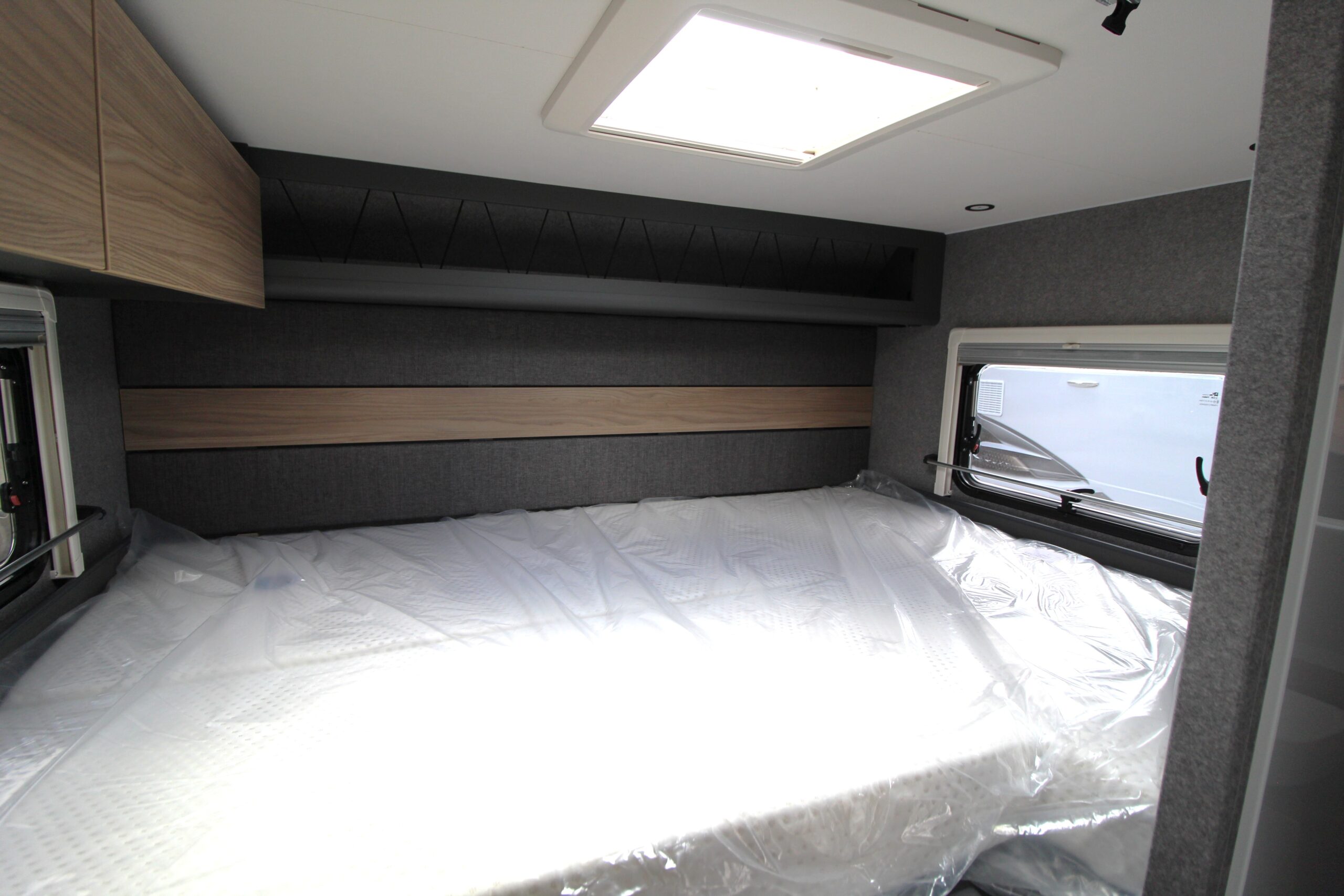 68991-2026-dethleffs-performance-t4x4-transeverse-bed-t-16-87.jpg