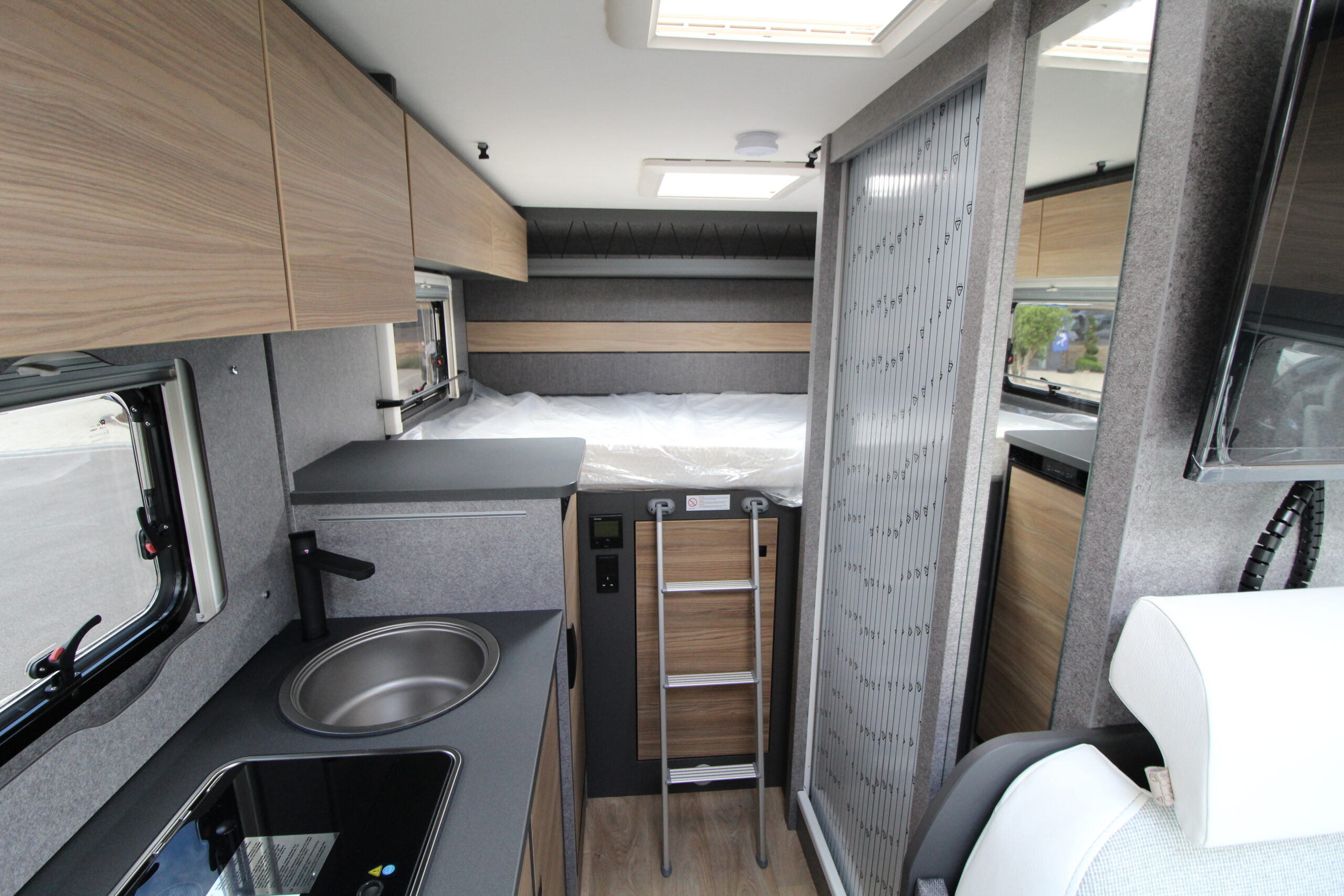 68991-2026-dethleffs-performance-t4x4-transeverse-bed-t-16-89.jpg