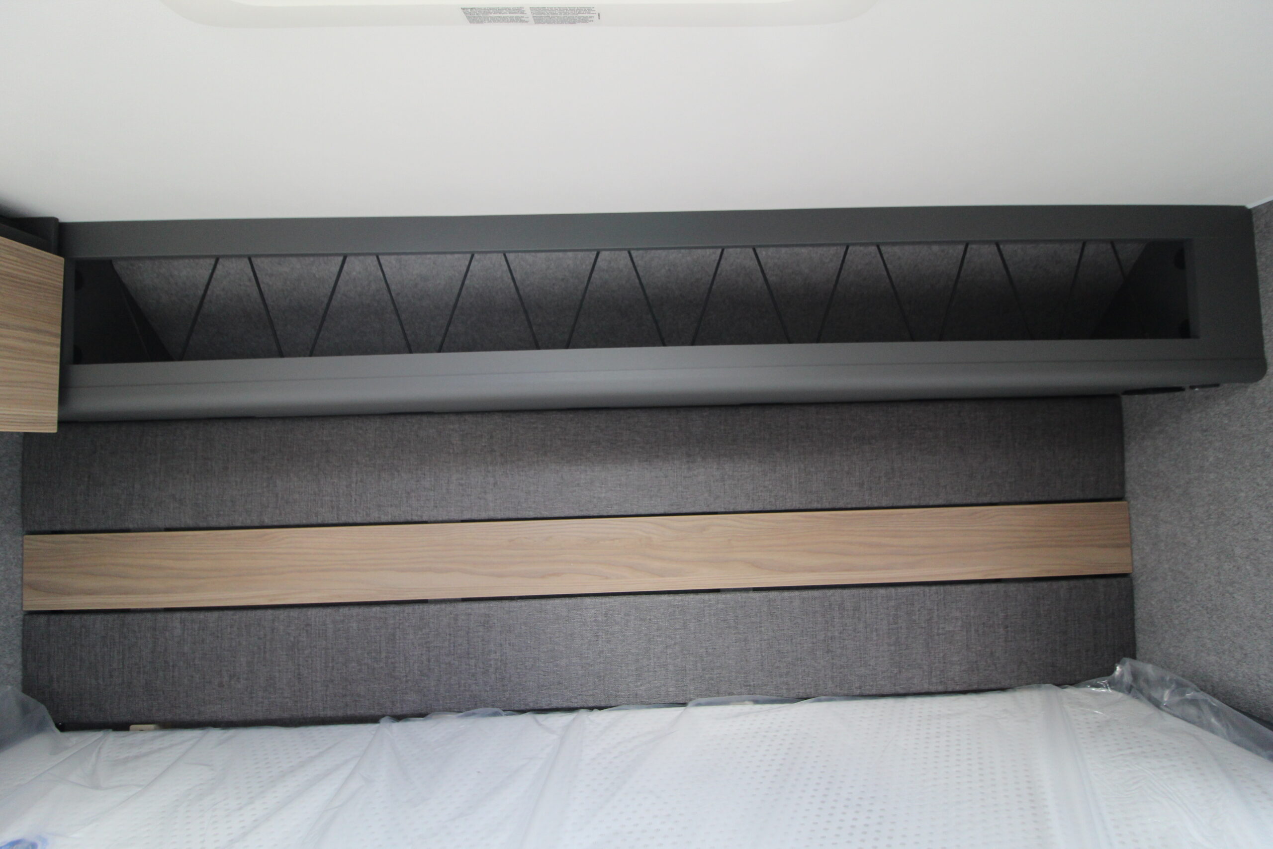 68991-2026-dethleffs-performance-t4x4-transeverse-bed-t-16-90.jpg