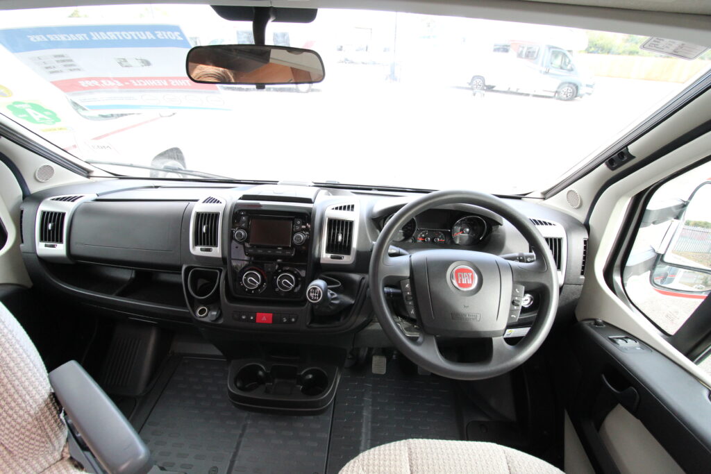 USED 2015 AutoTrail Tracker EKS 68392 (10)