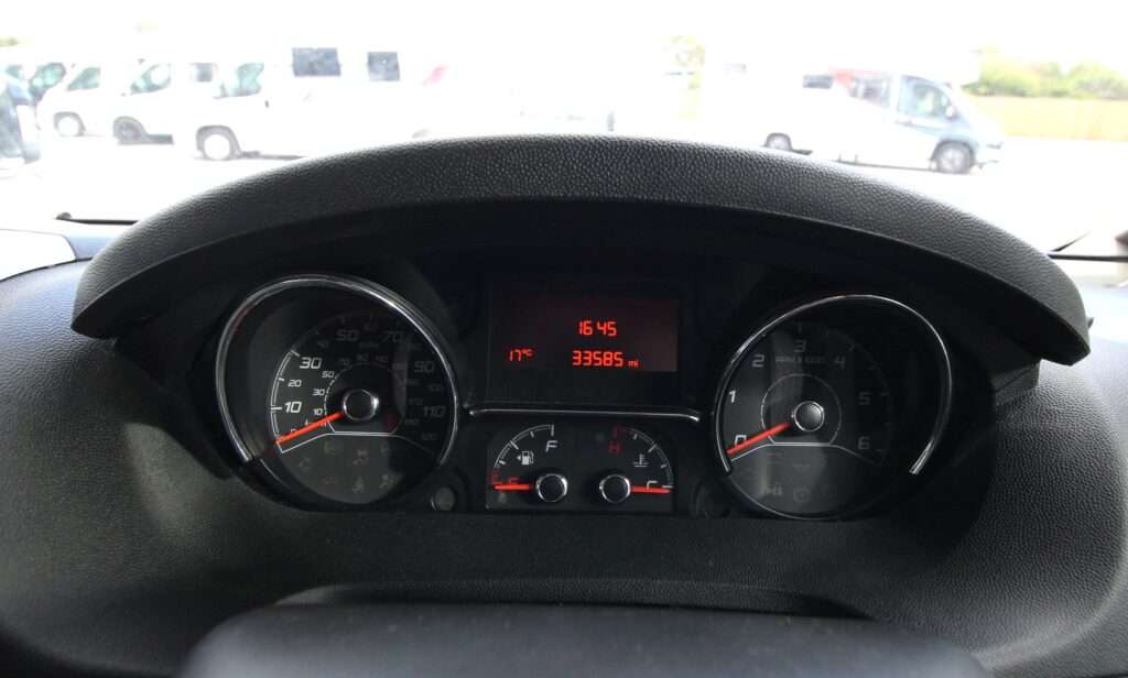 USED 2015 AutoTrail Tracker EKS 68392 (11)