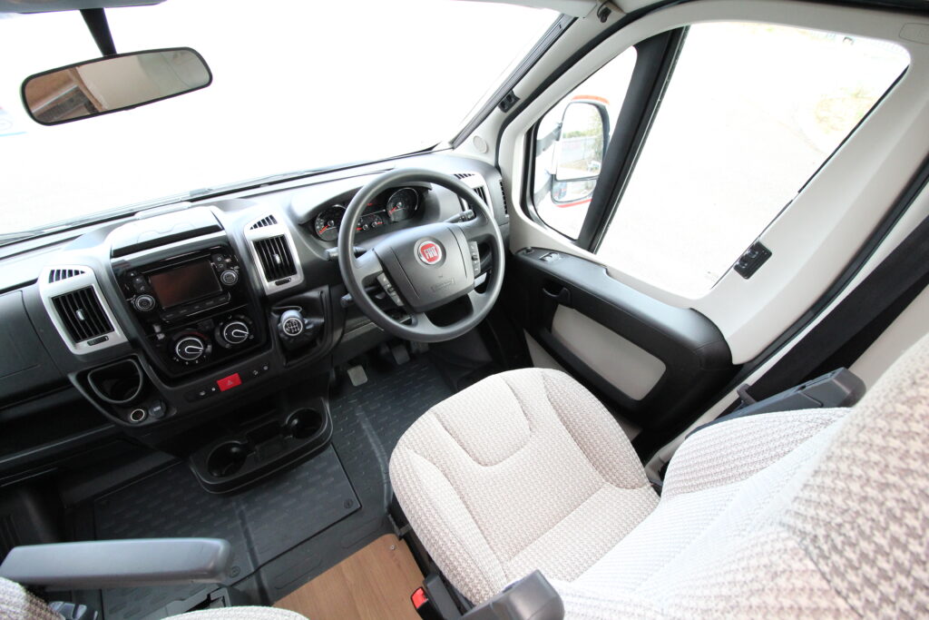 USED 2015 AutoTrail Tracker EKS 68392 (12)